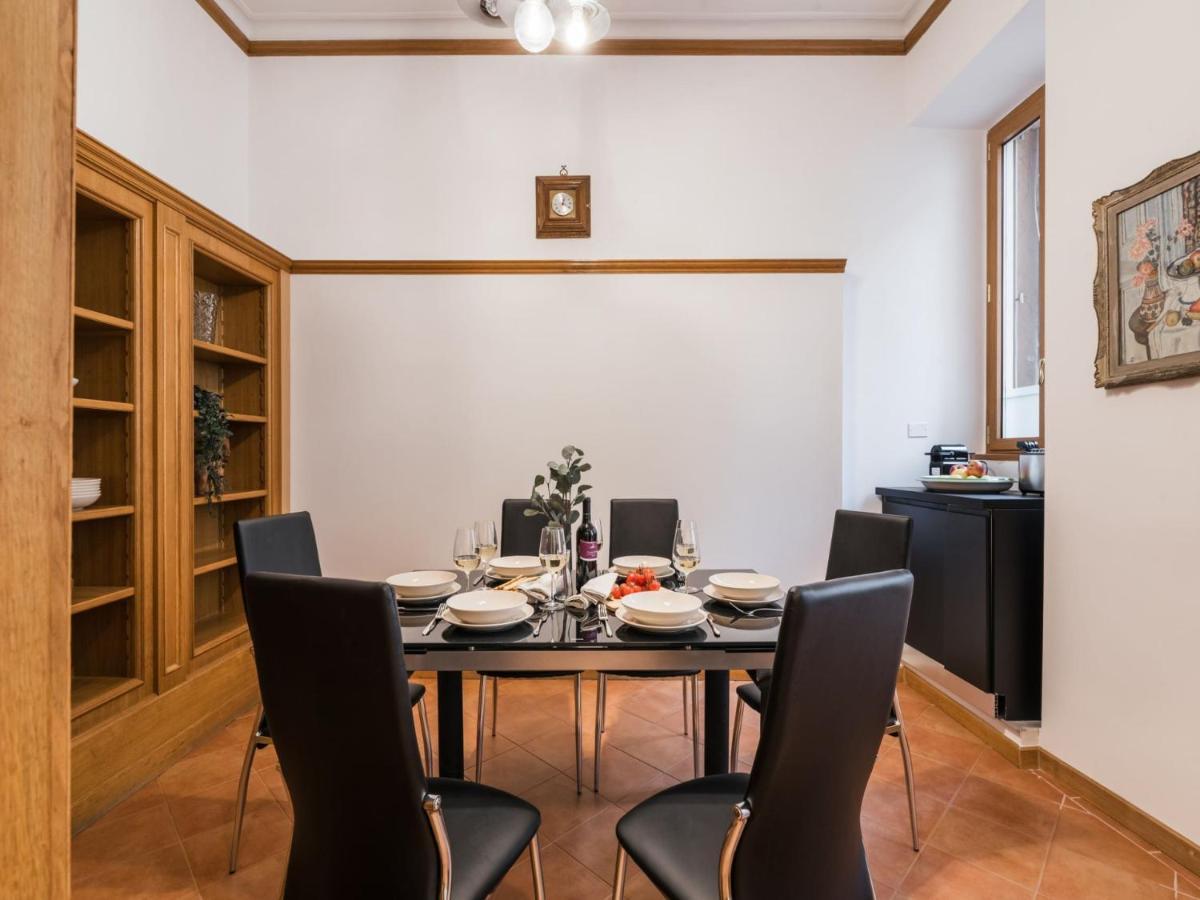 The Rent - Three-bedroom Near The Quirinale Apartment Rome