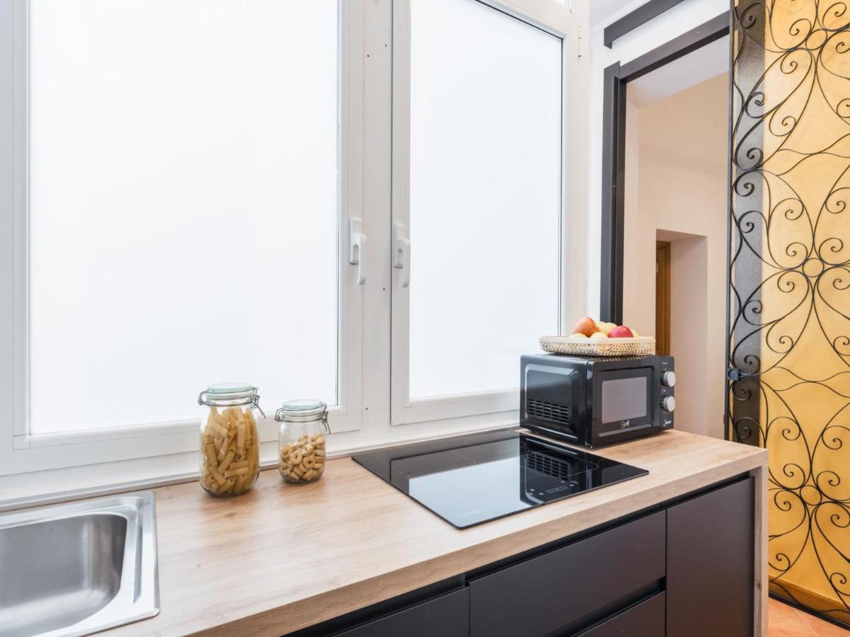 The Rent - Three-bedroom Near The Quirinale *