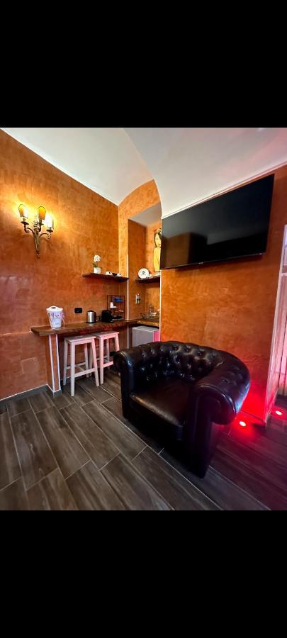 Love hôtel Moya Suites *