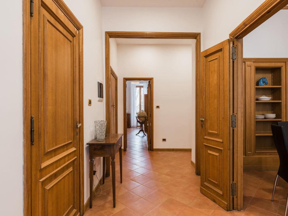 The Rent - Three-bedroom Near The Quirinale Apartment Rome