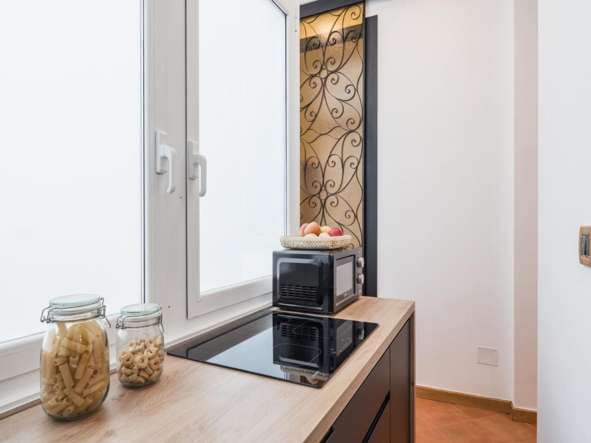 The Rent - Three-bedroom Near The Quirinale * Rome