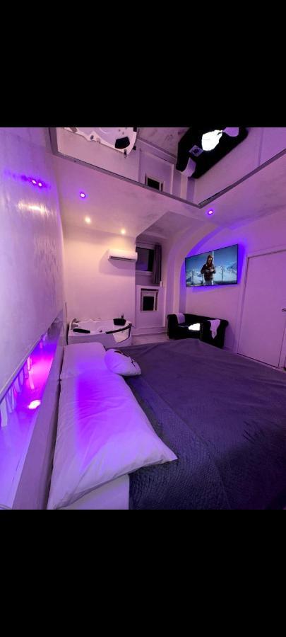 Love hôtel Moya Suites