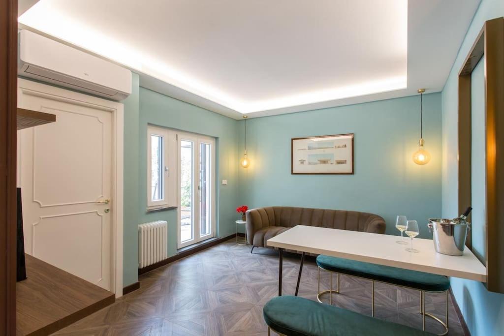 Frangipane 31 Monti Terrace Roma