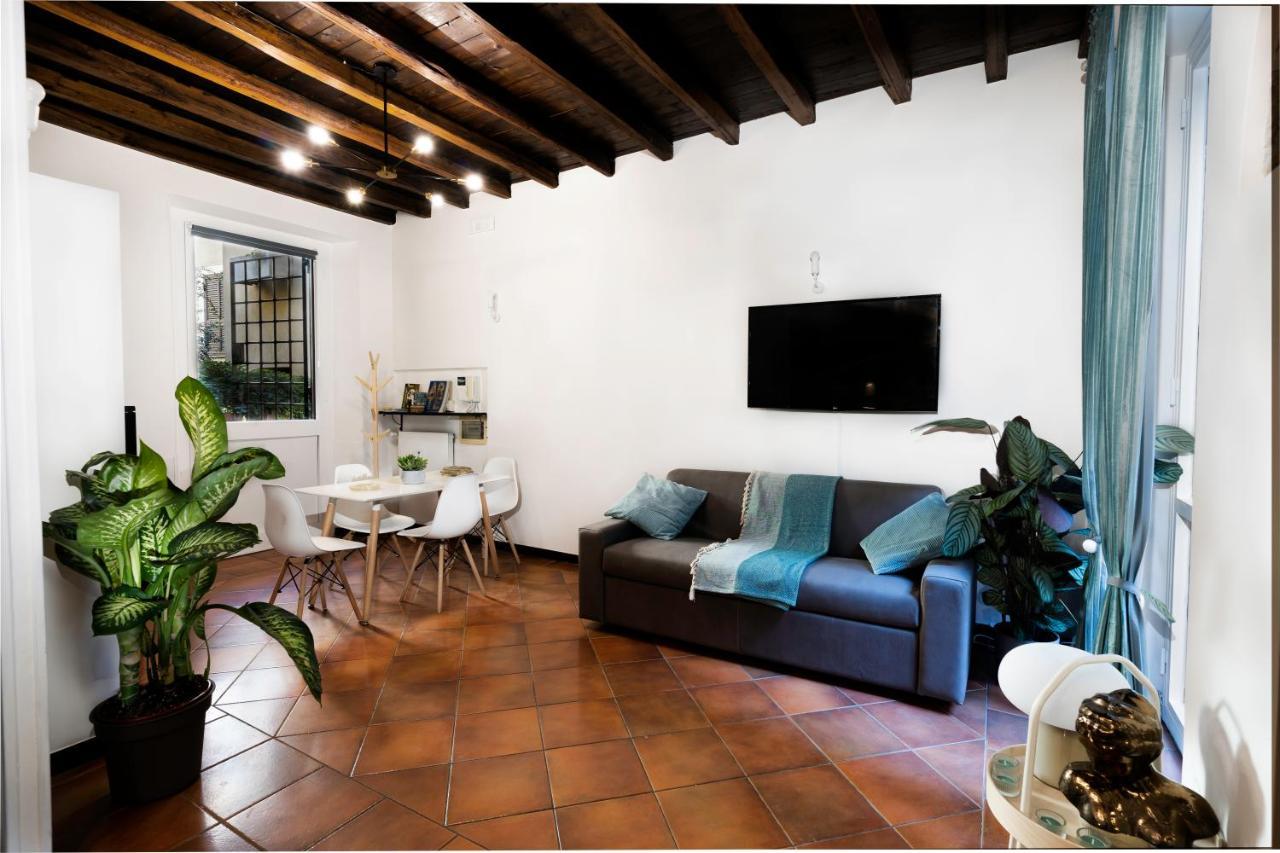 Quiet Trevi Fountain With Patio And Backyard Apartment *