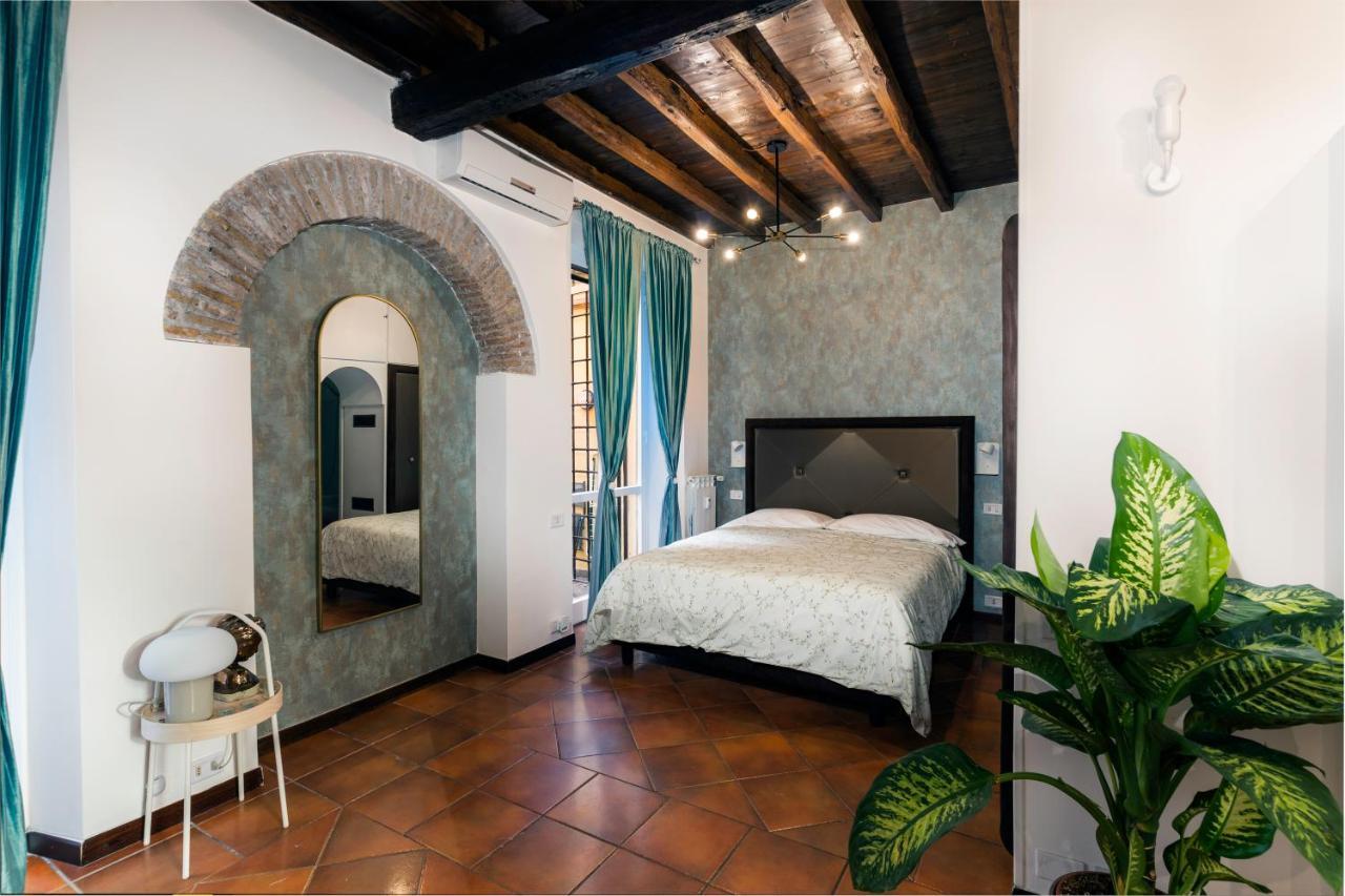 Apartment Quiet Trevi Fountain With Patio And Backyard Rome
