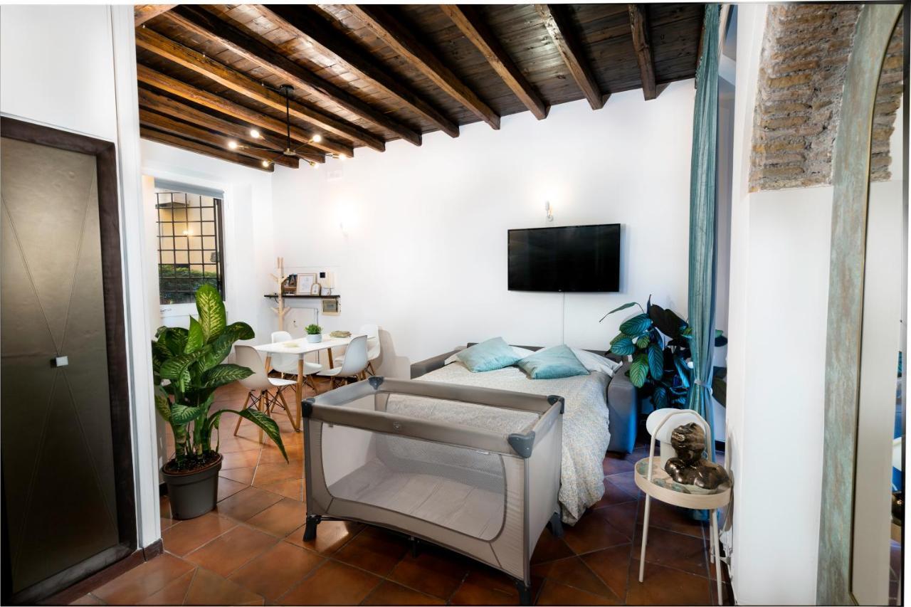 Quiet Trevi Fountain With Patio And Backyard * Rome