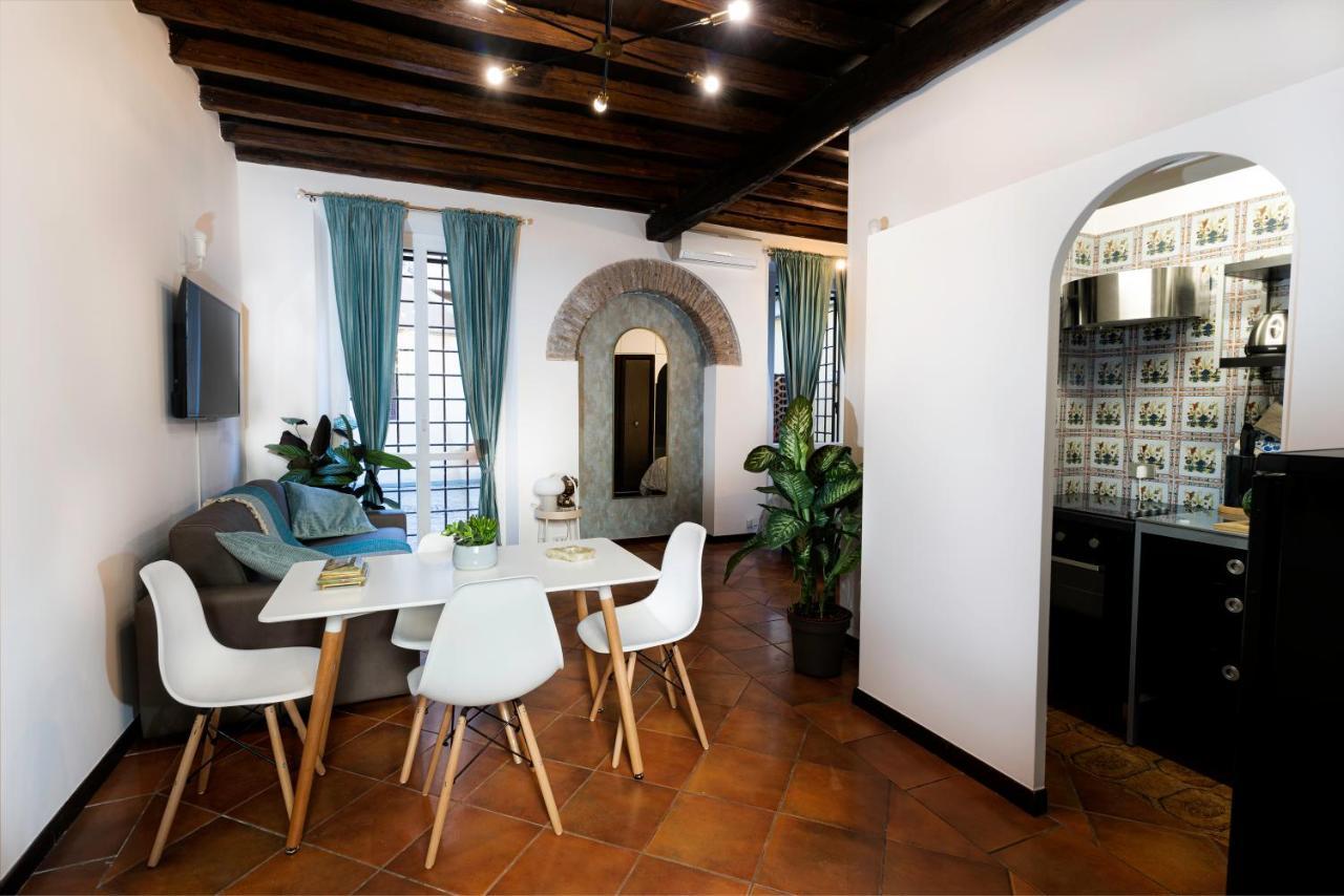 Quiet Trevi Fountain With Patio And Backyard Apartment