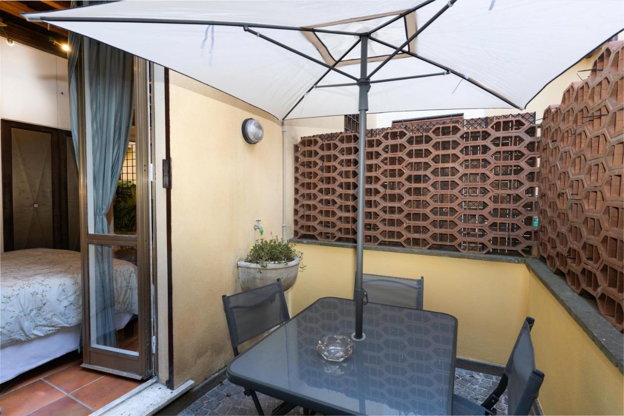 Apartment Quiet Trevi Fountain With Patio And Backyard Rome
