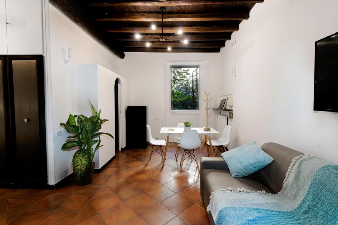 Quiet Trevi Fountain With Patio And Backyard Apartment *