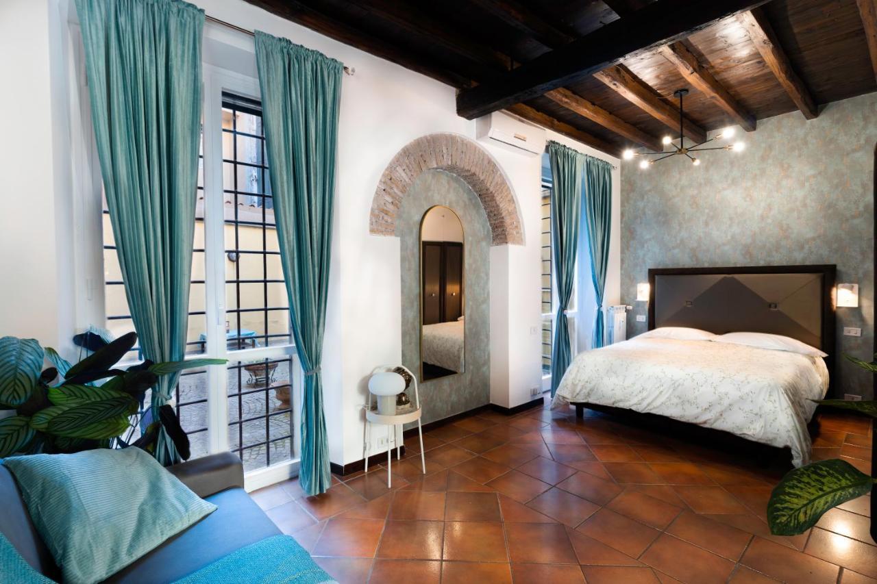 Quiet Trevi Fountain With Patio And Backyard * Rome