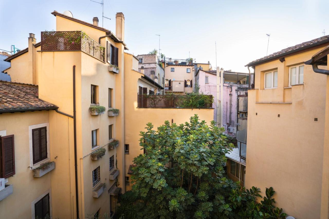 Apartment Quiet Trevi Fountain With Patio And Backyard