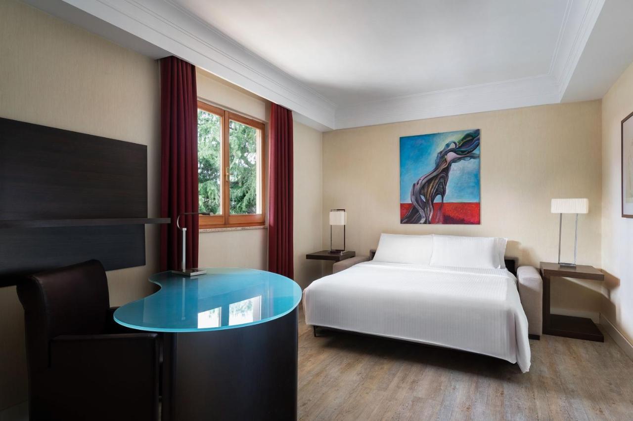 Hotel Courtyard By Marriott Central Park Rome