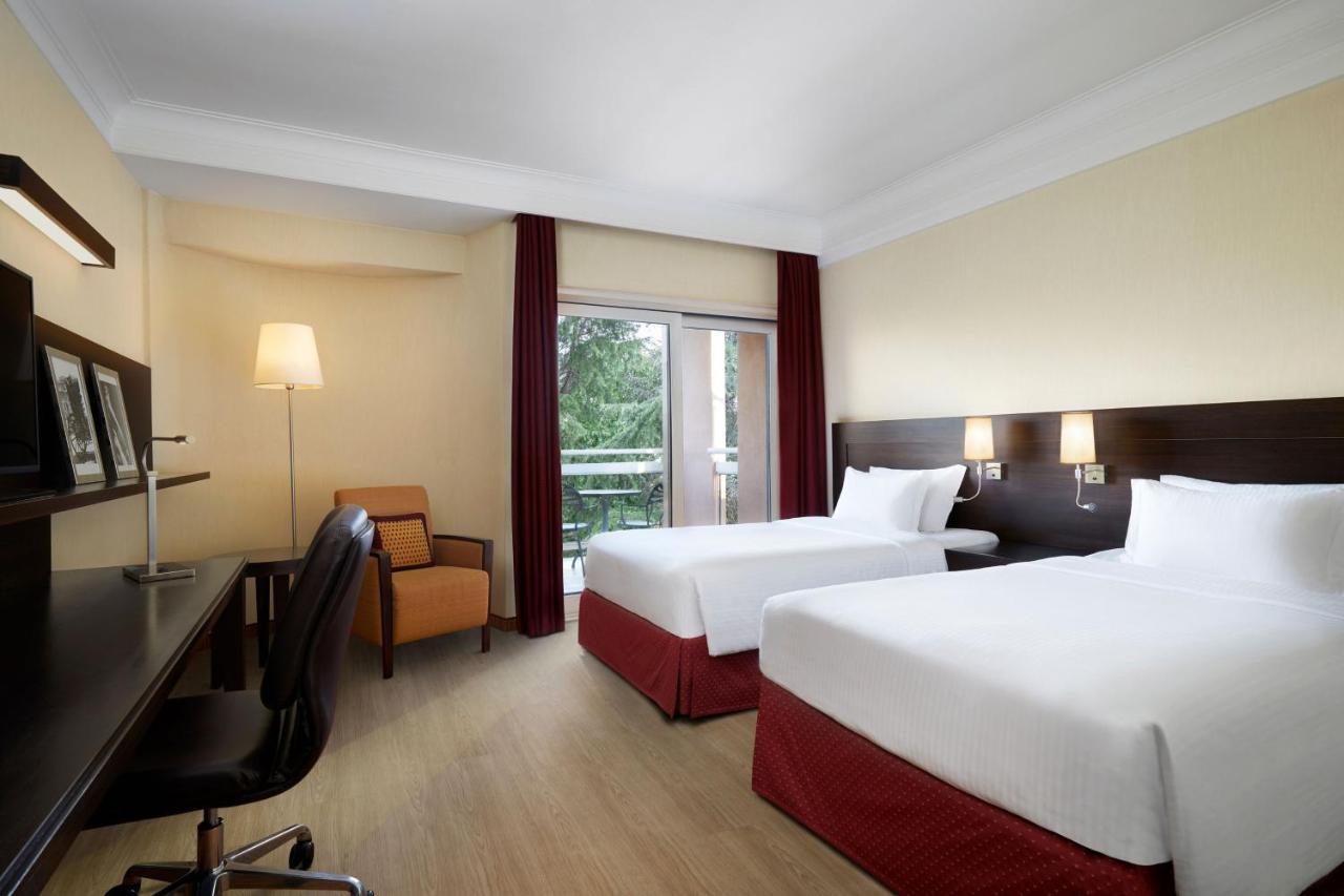 Courtyard By Marriott Central Park Hotel