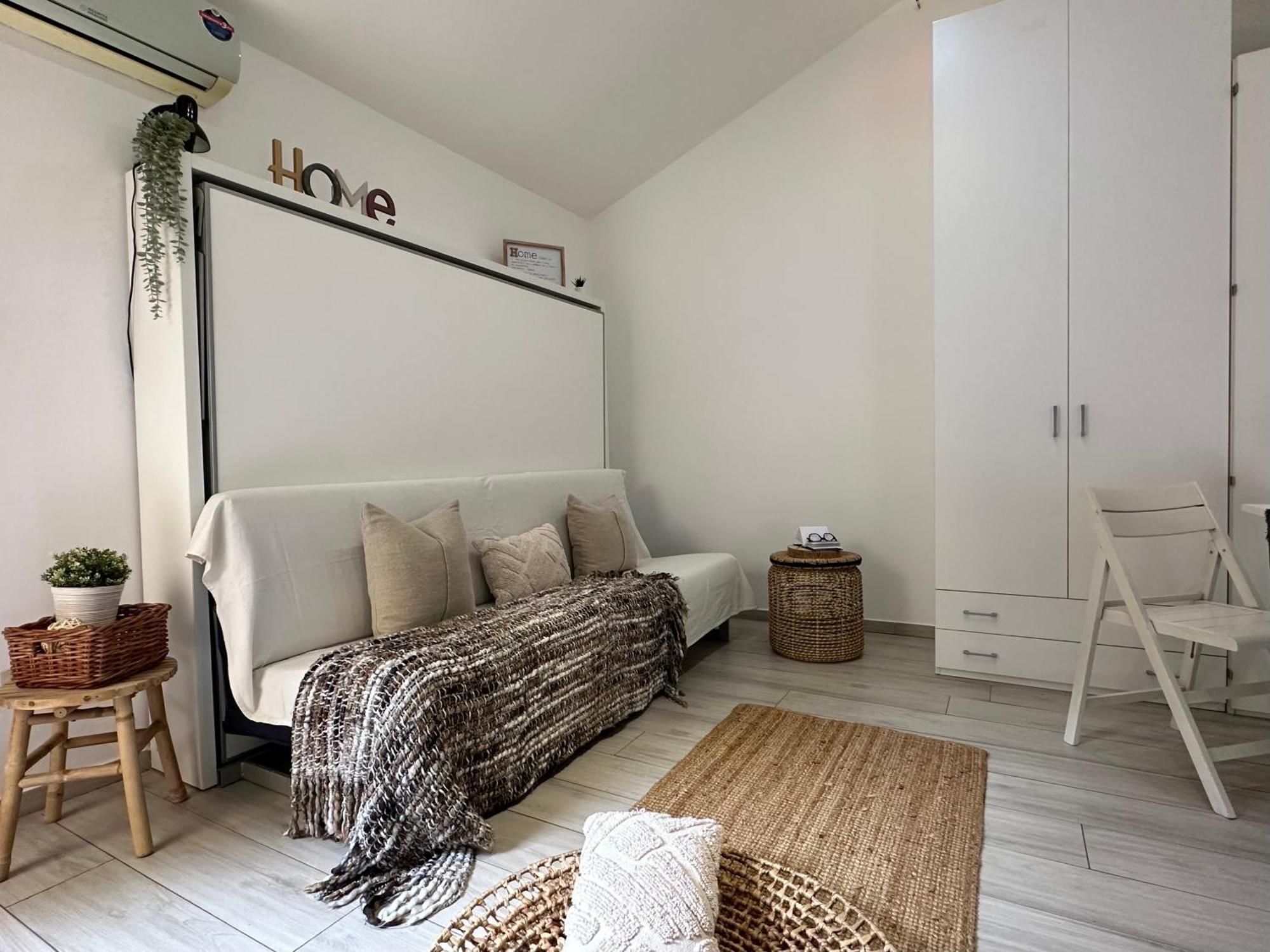 Eleonora House *