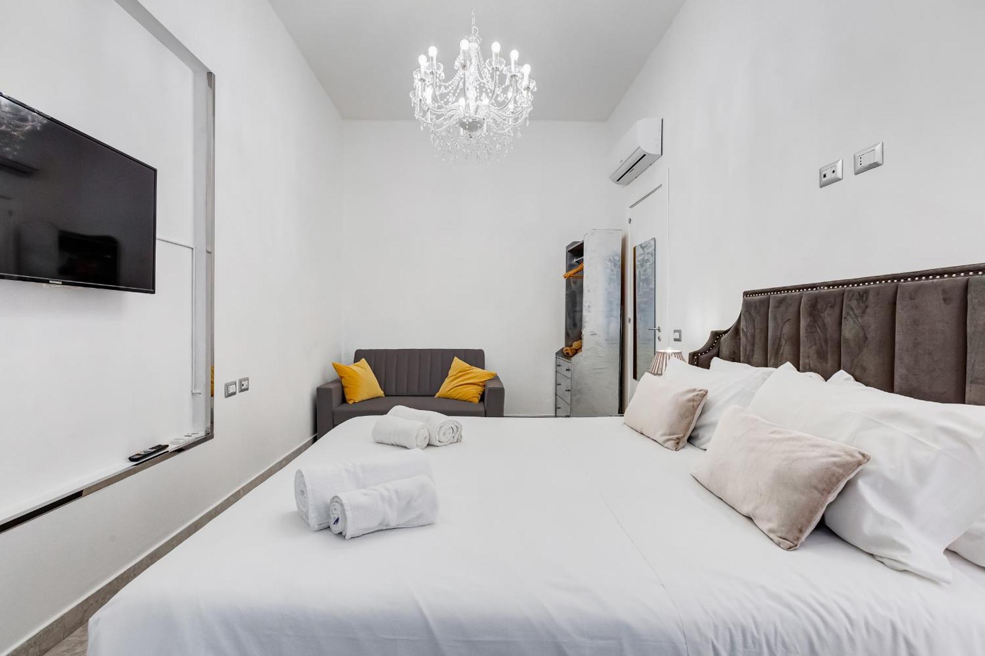 Crystal Trevi Fountain - Romedreamhome
