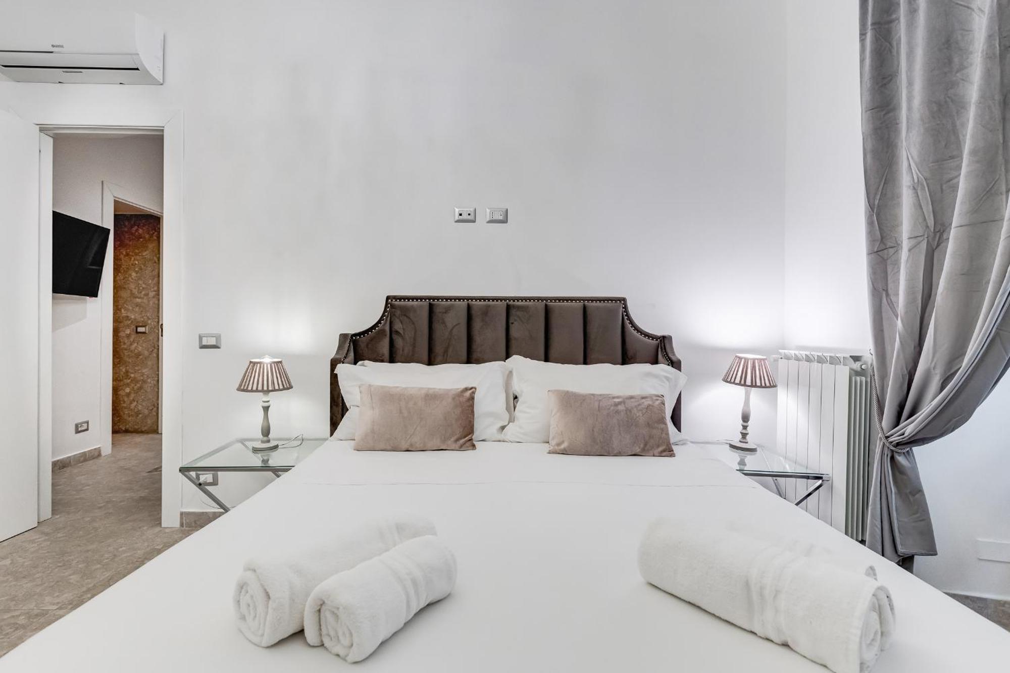 Crystal Trevi Fountain - Romedreamhome *