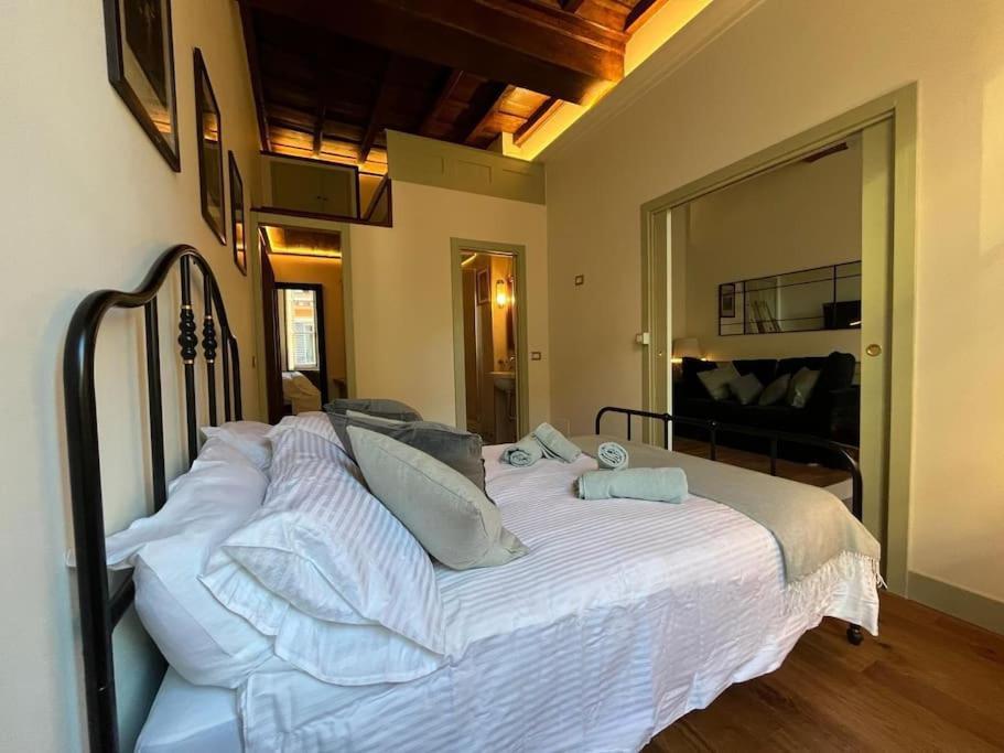 Boutique Signature In The Heart Of Ancient Apartment