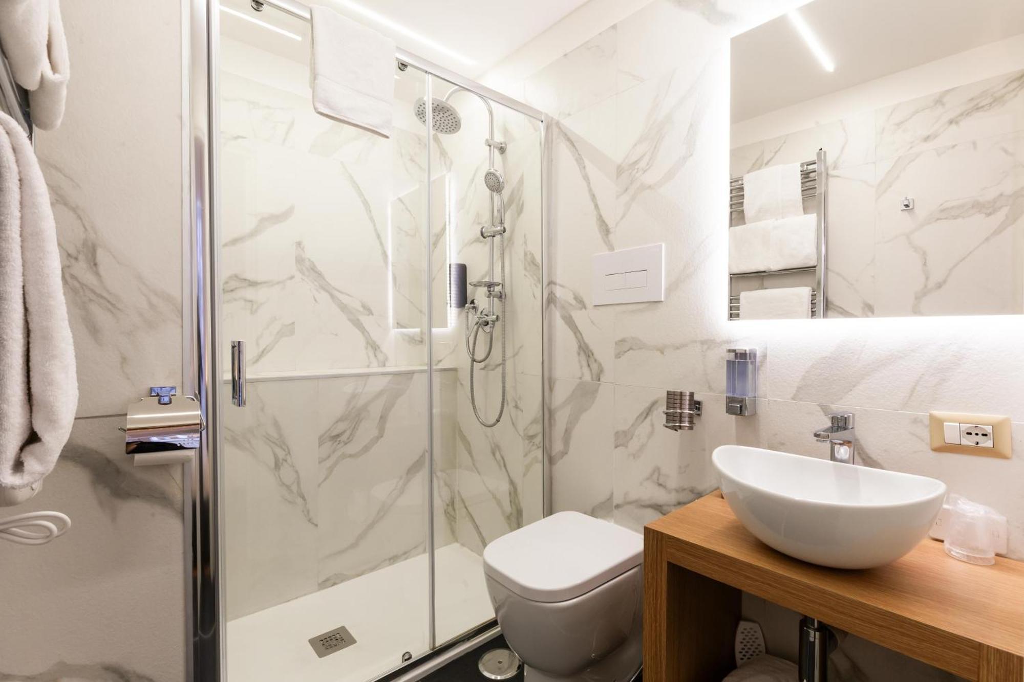 Cavour Luxury - Lr Collection Guest house *