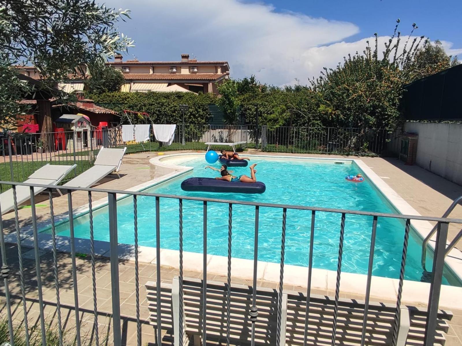 Est Villa *