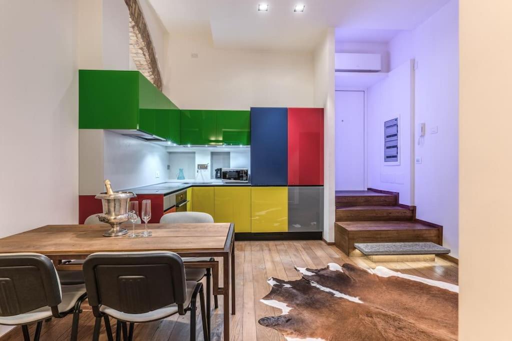 Domus Mondrian Luxury House *
