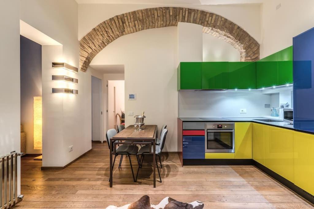 Domus Mondrian Luxury House