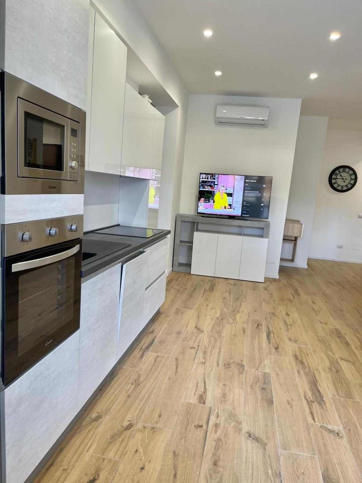 Pm 34 Viale Imperatore Guest House - 50 Mt From Metro San Paolo Appartamento *