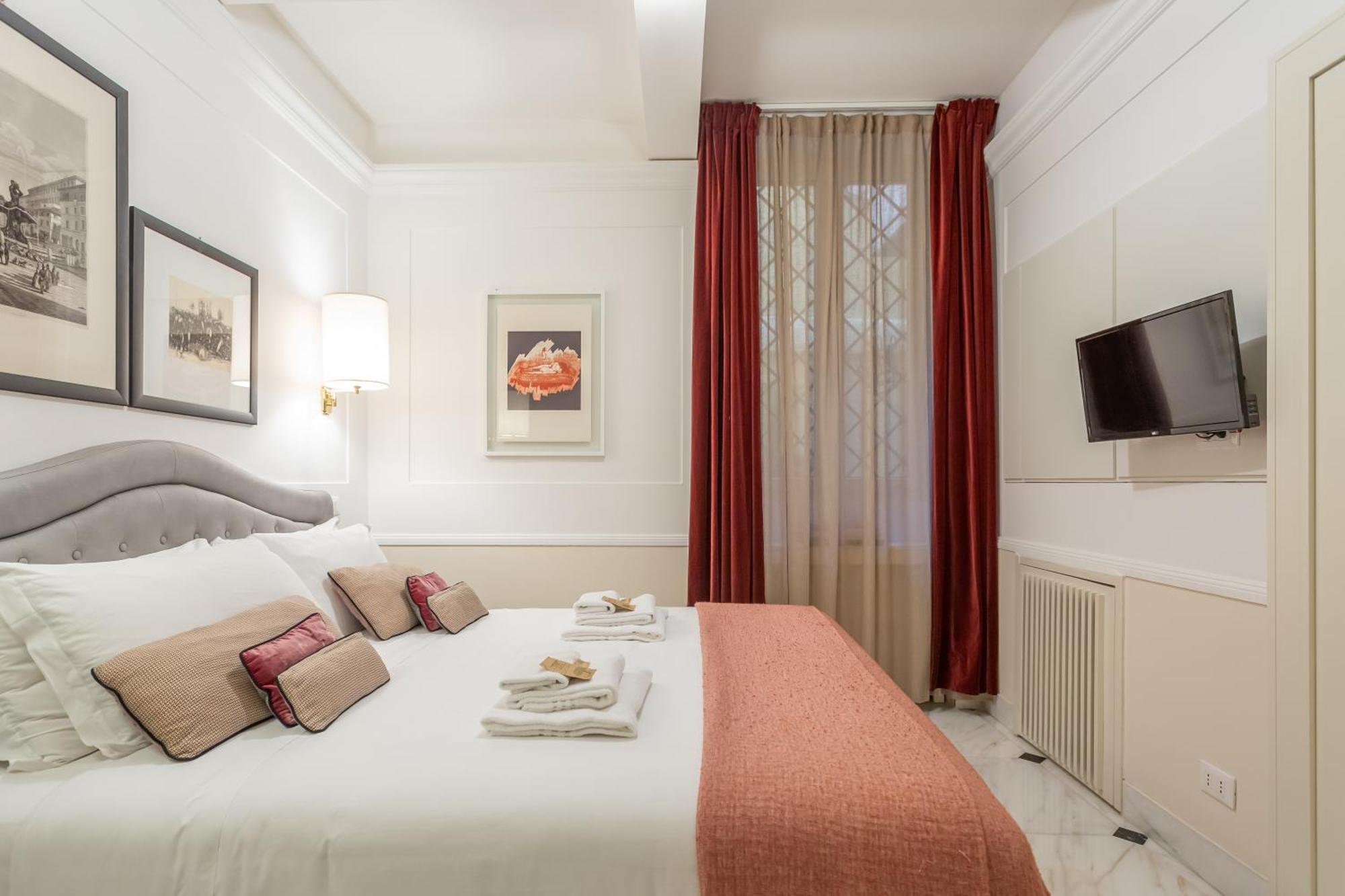 Stylish Spanish Steps Retreat *