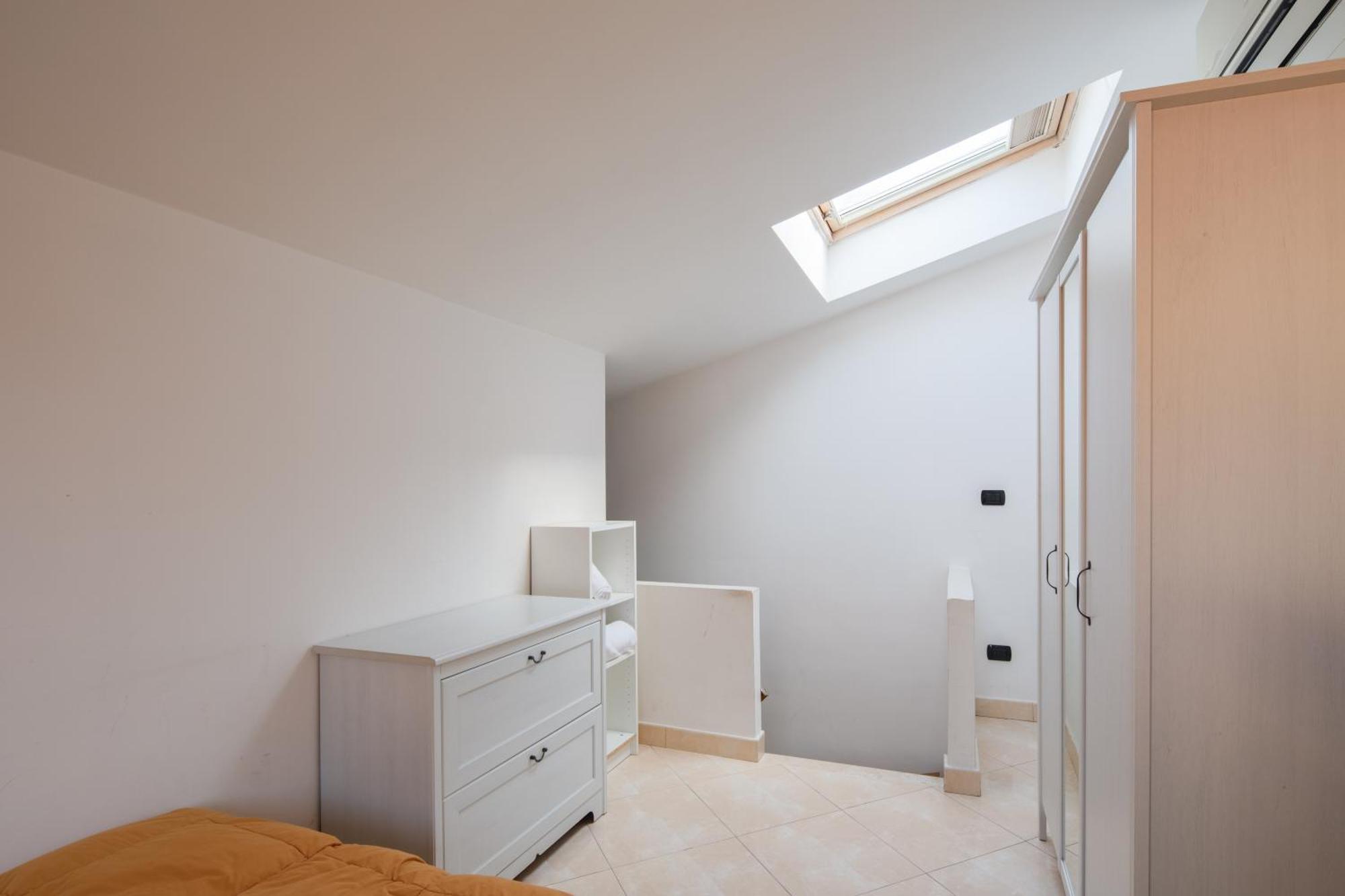 Eur Moravia Attico Panoramico Con Terrazzo, Fino A 5 Ospiti Apartment *
