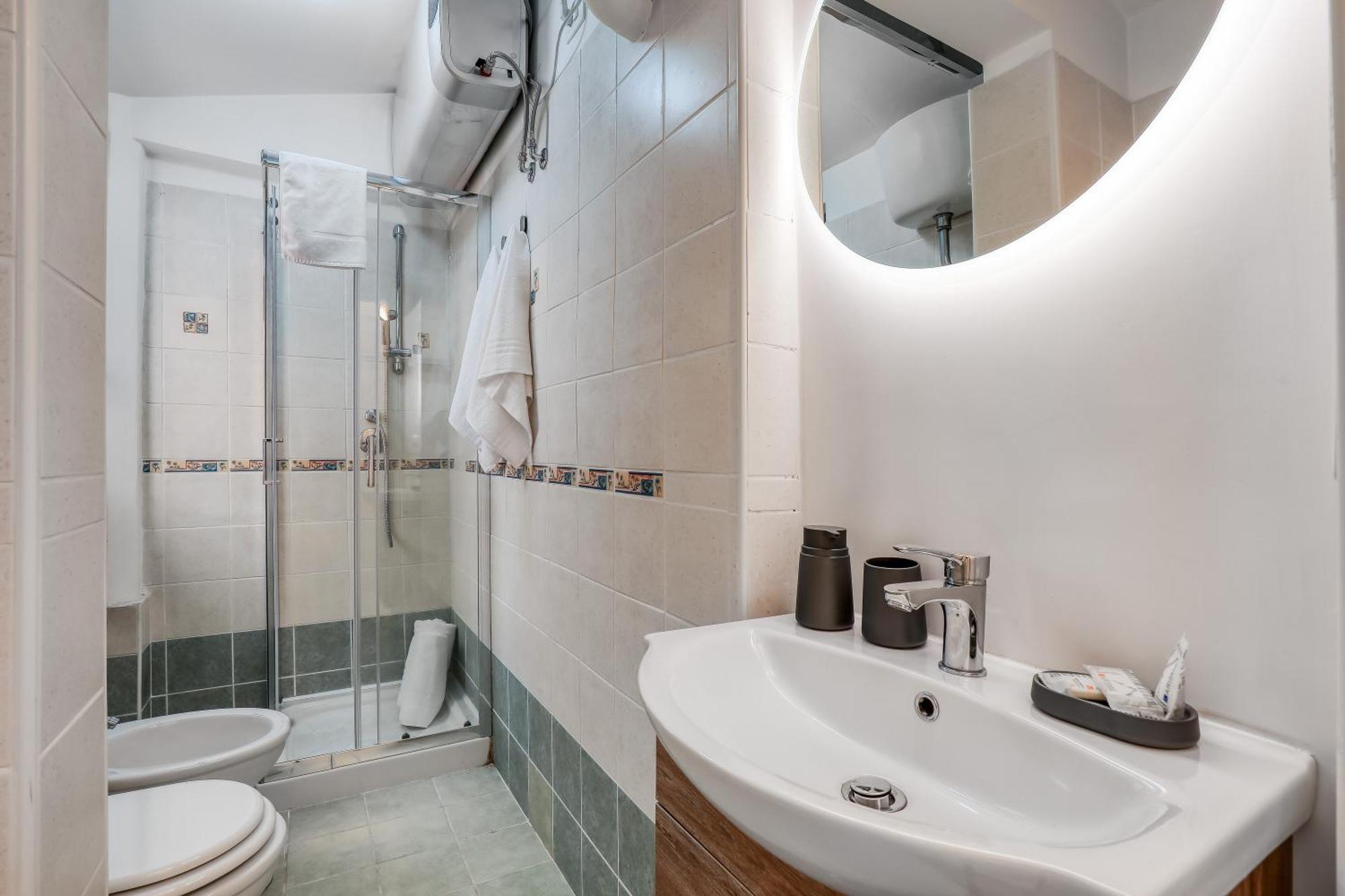 Atrhome Essential Loft Canova * Rome