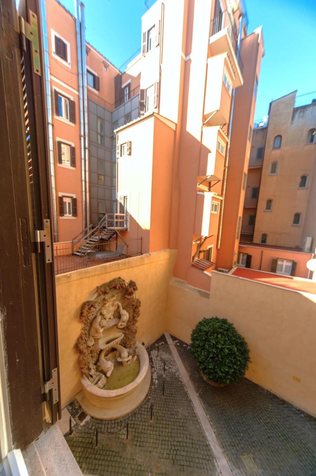 Bernini Stay, Next To Trevi Fountain Apartment
