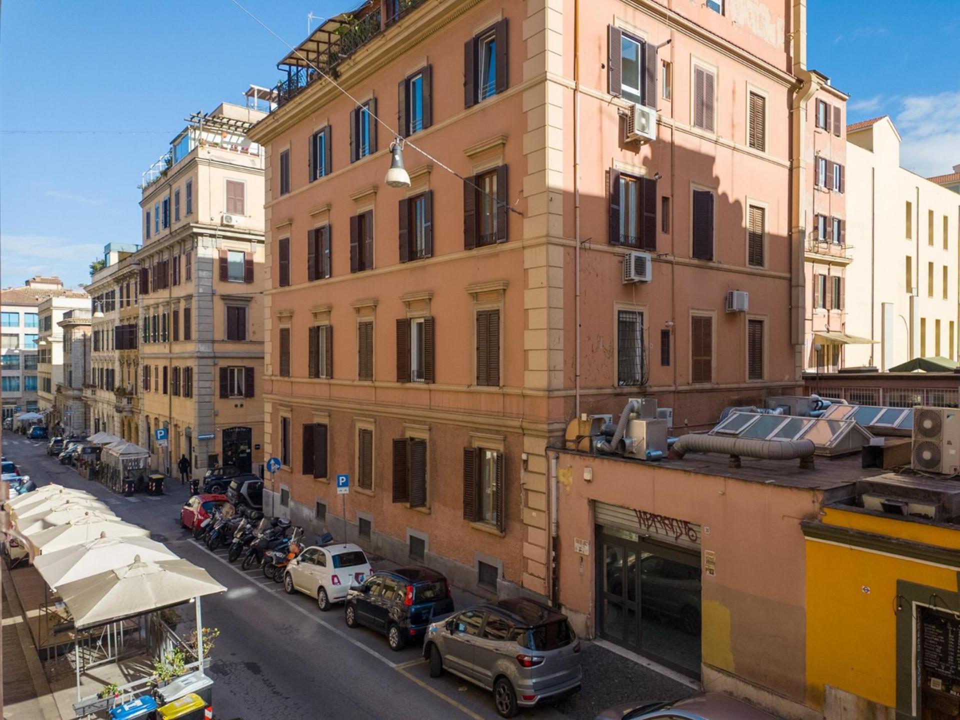Apartment The Rent - Three-room Near The Colosseum Rome