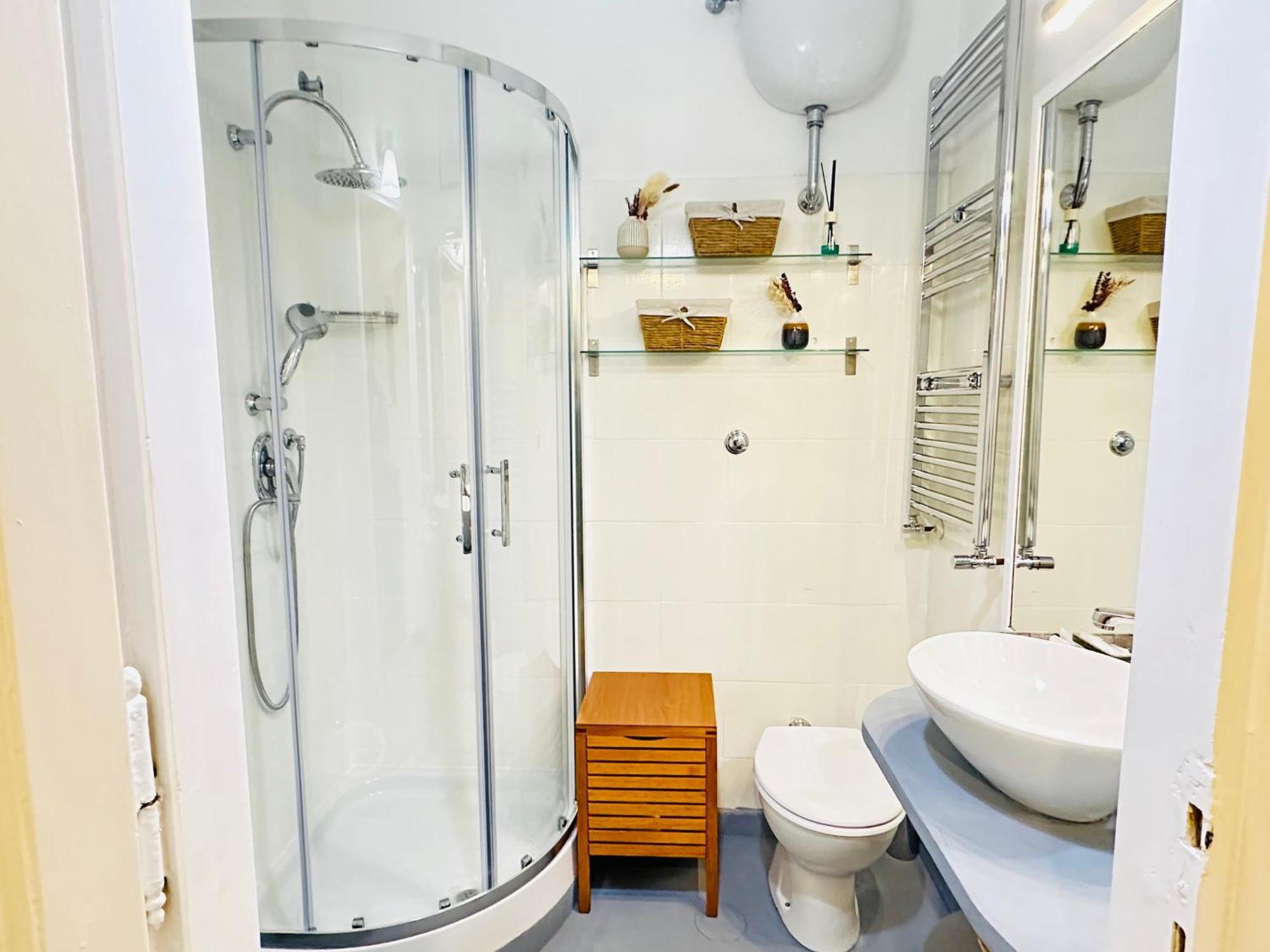 Elegant Two Bedroom Apartment-colosseum Apartment Rome