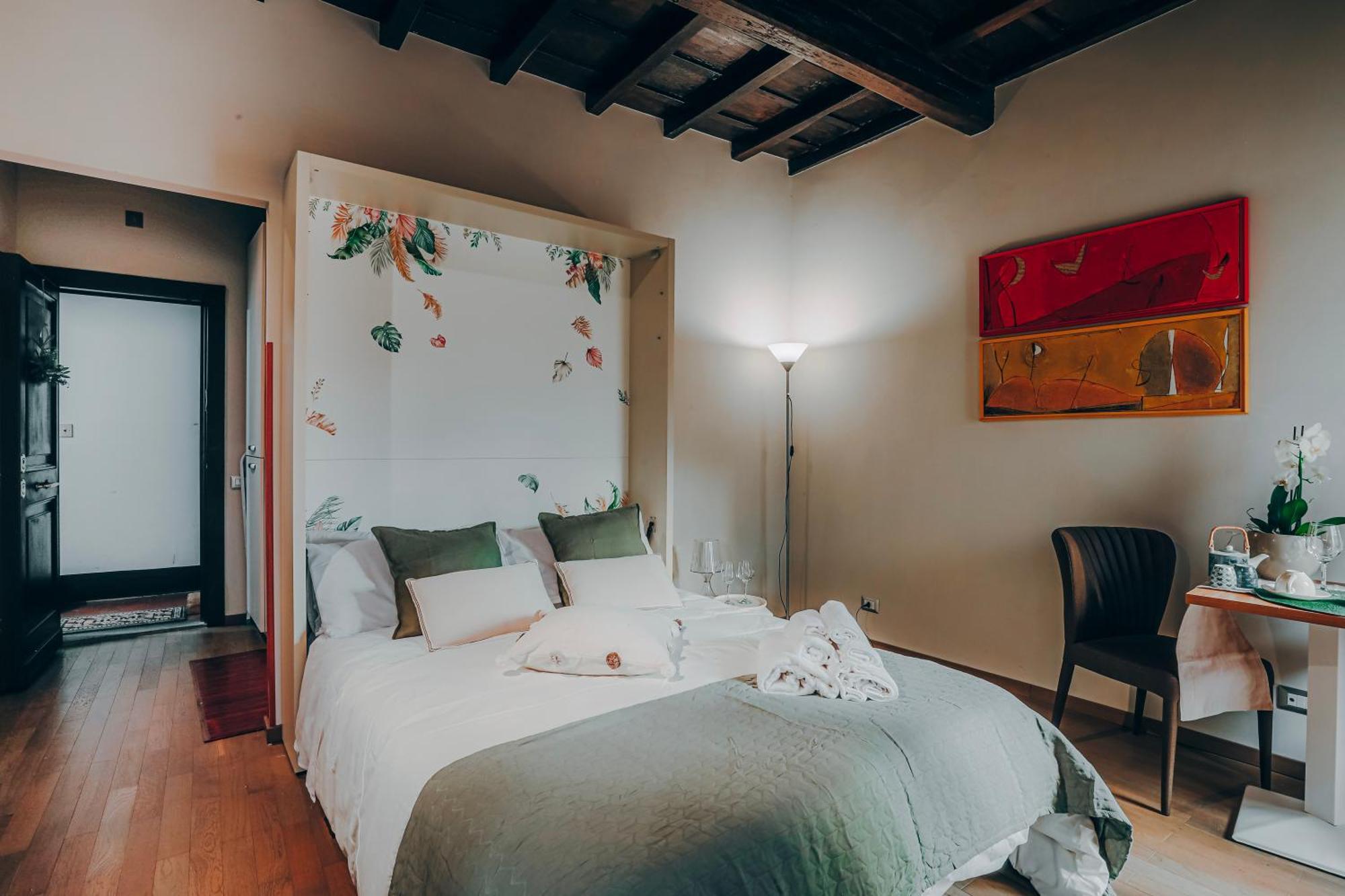 Pantheon Eleven Apartment *