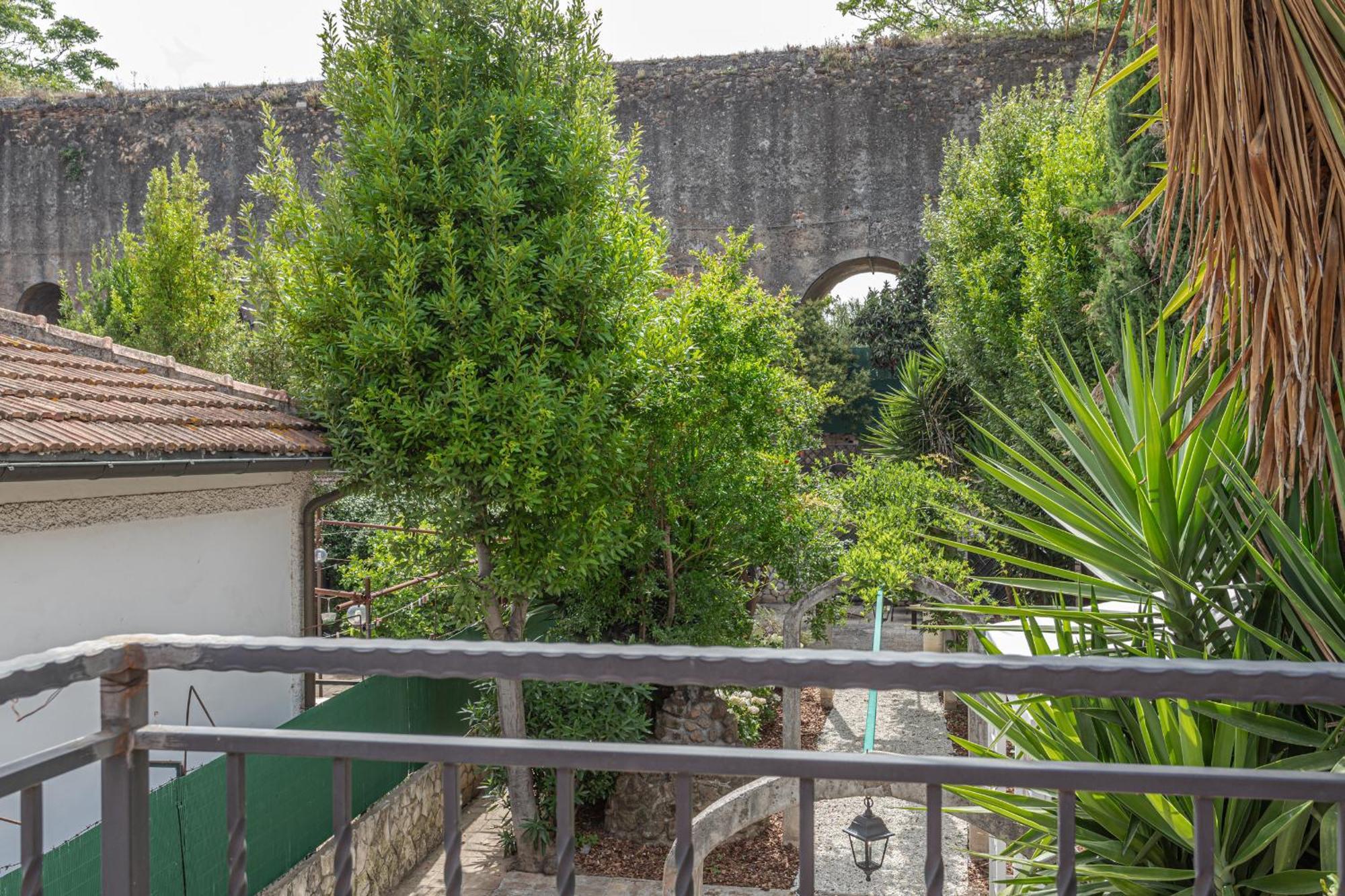 Pousada Bbhome Domus Aquae Inside Of Appia Antica Park *