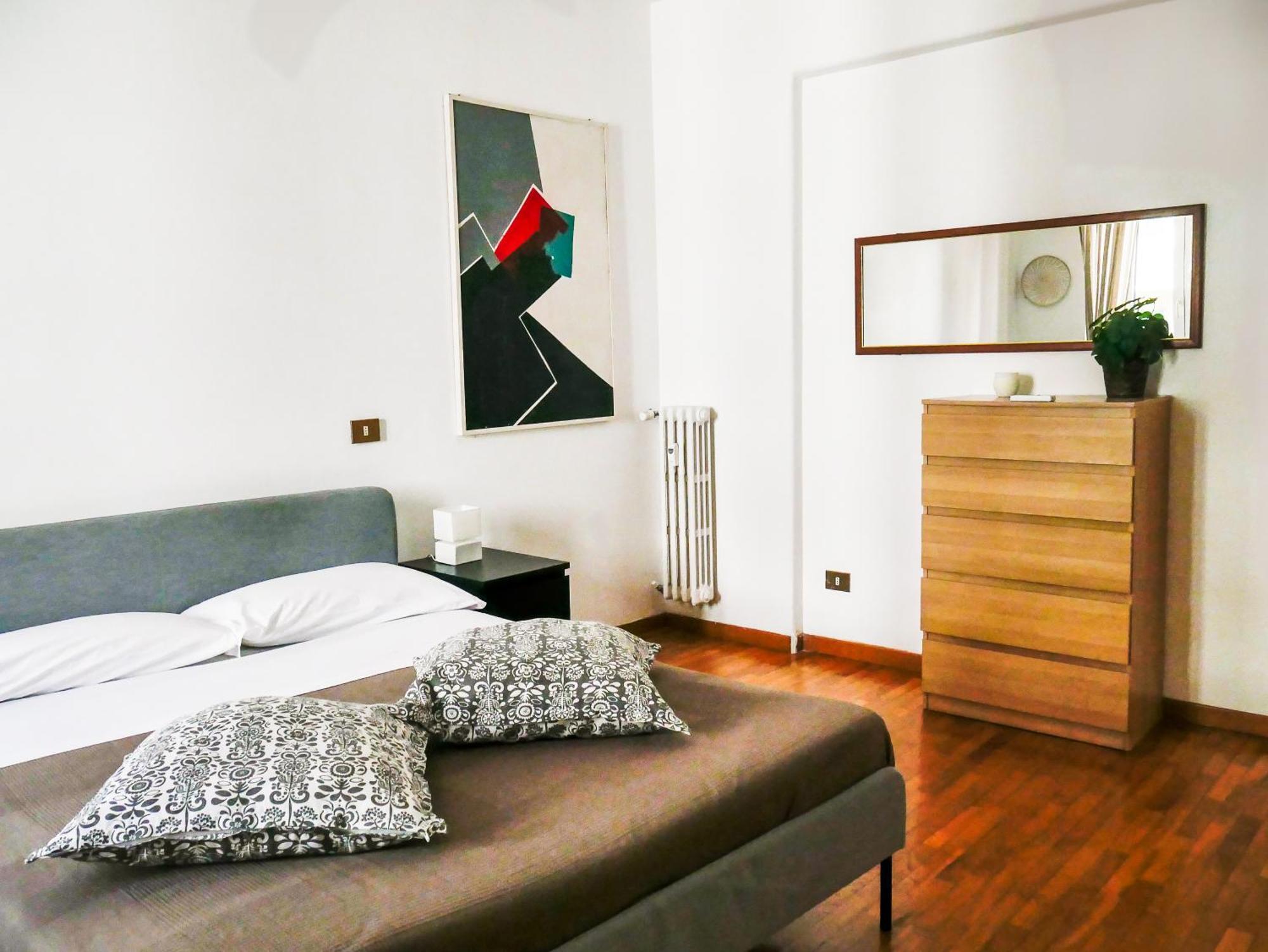 Modern 1 Bedroom Near Metro Appartement *