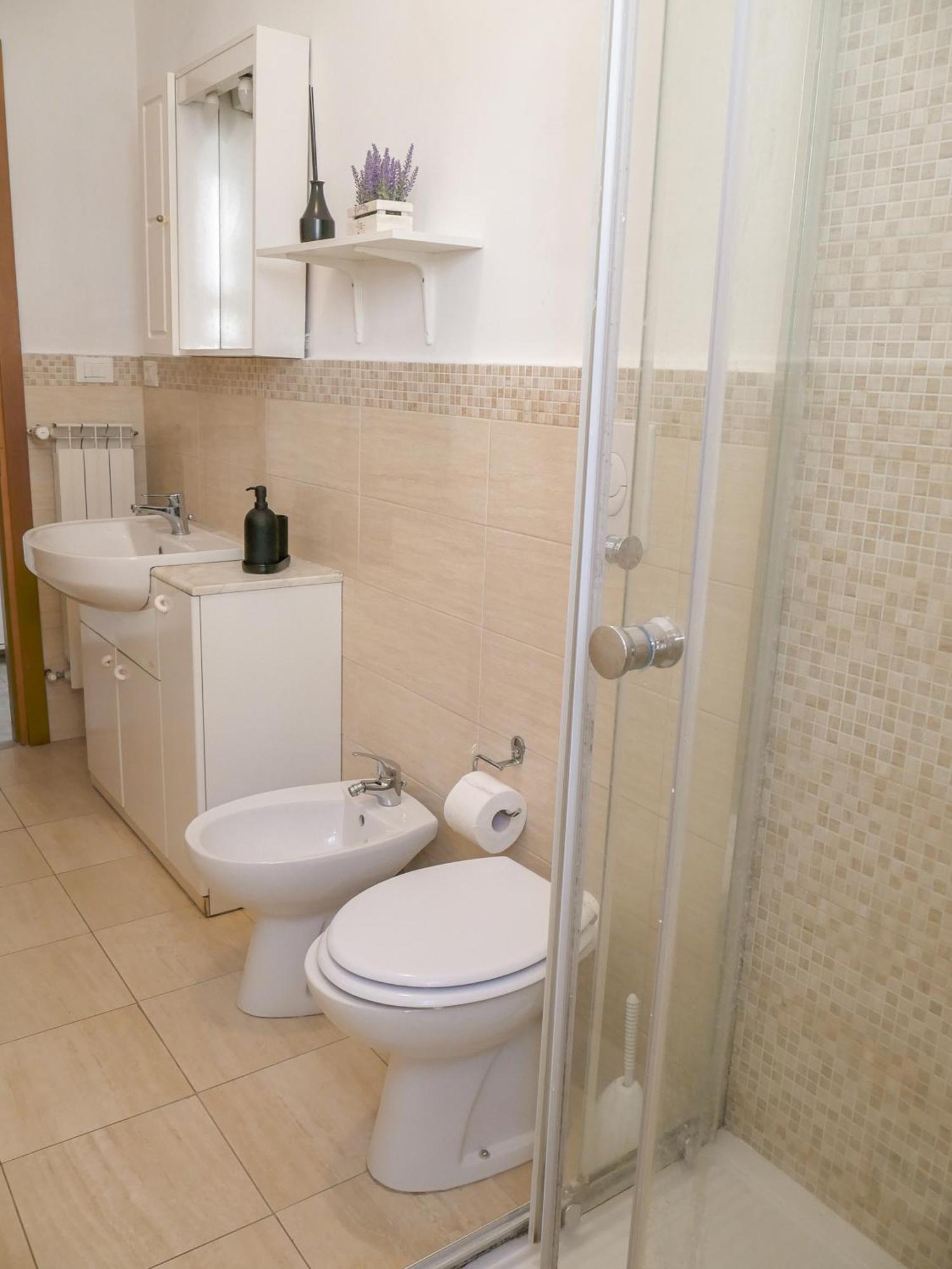 Modern 1 Bedroom Near Metro Appartement *