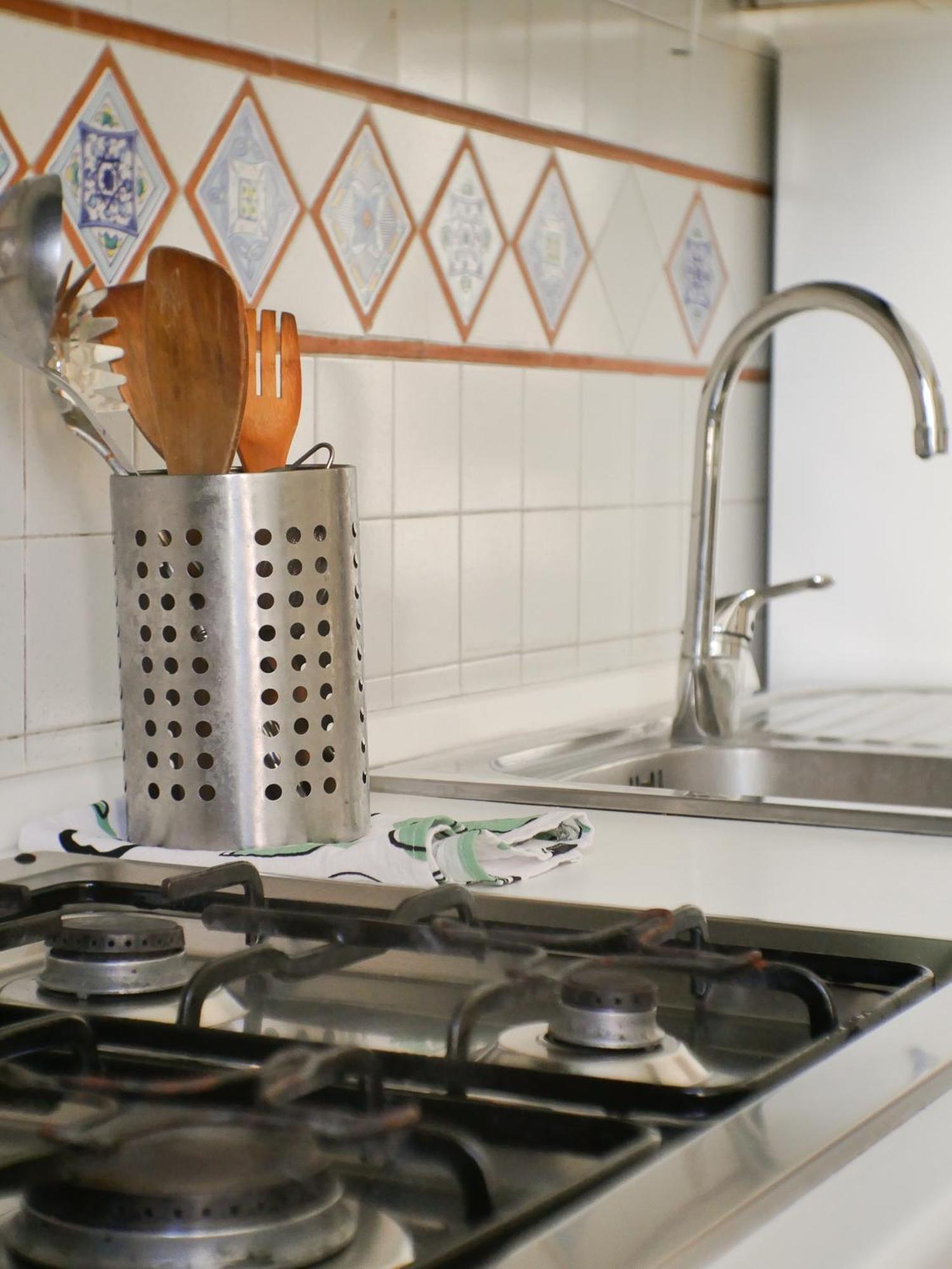 Modern 1 Bedroom Near Metro Appartement *