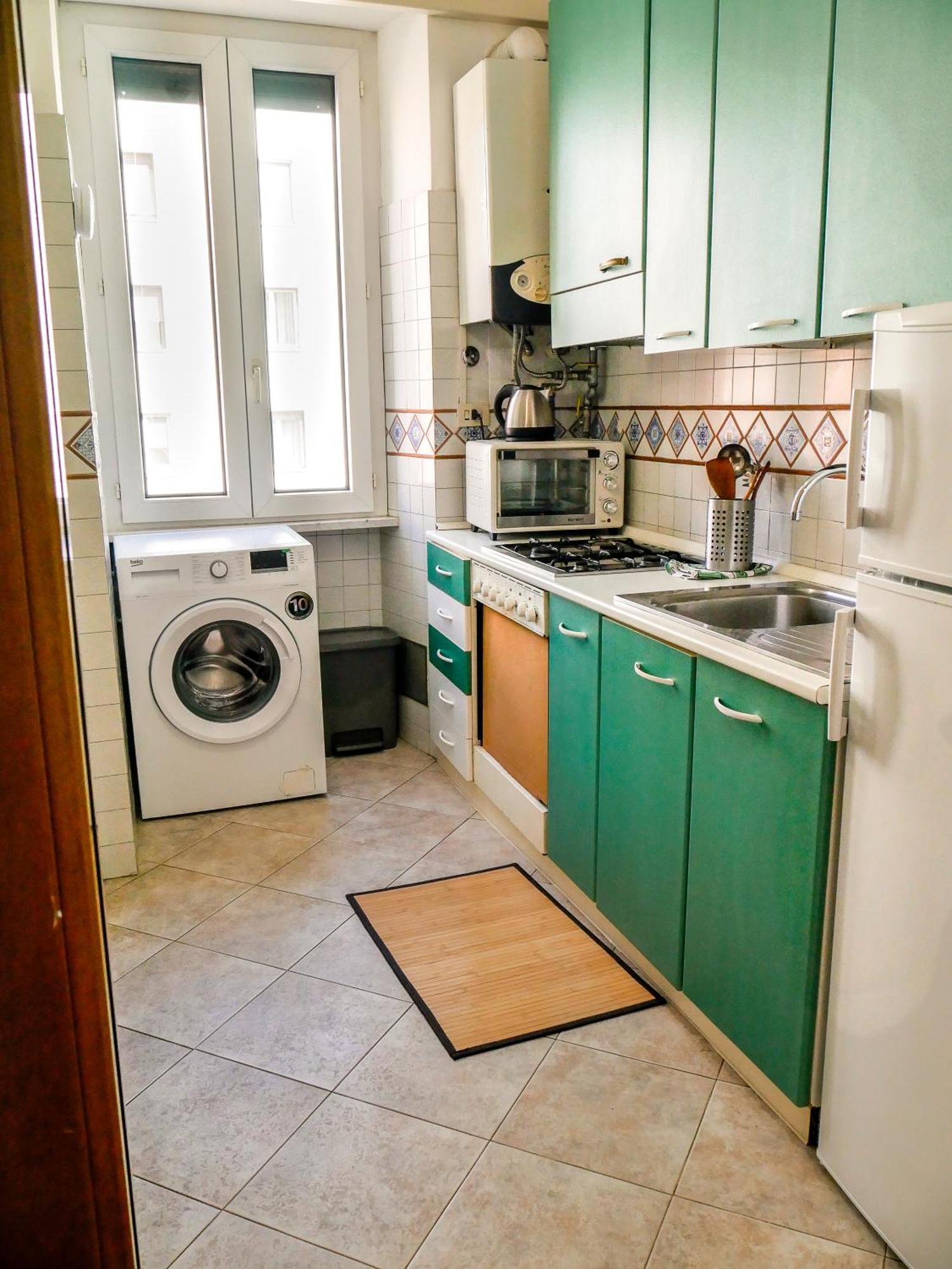 Modern 1 Bedroom Near Metro Appartement *