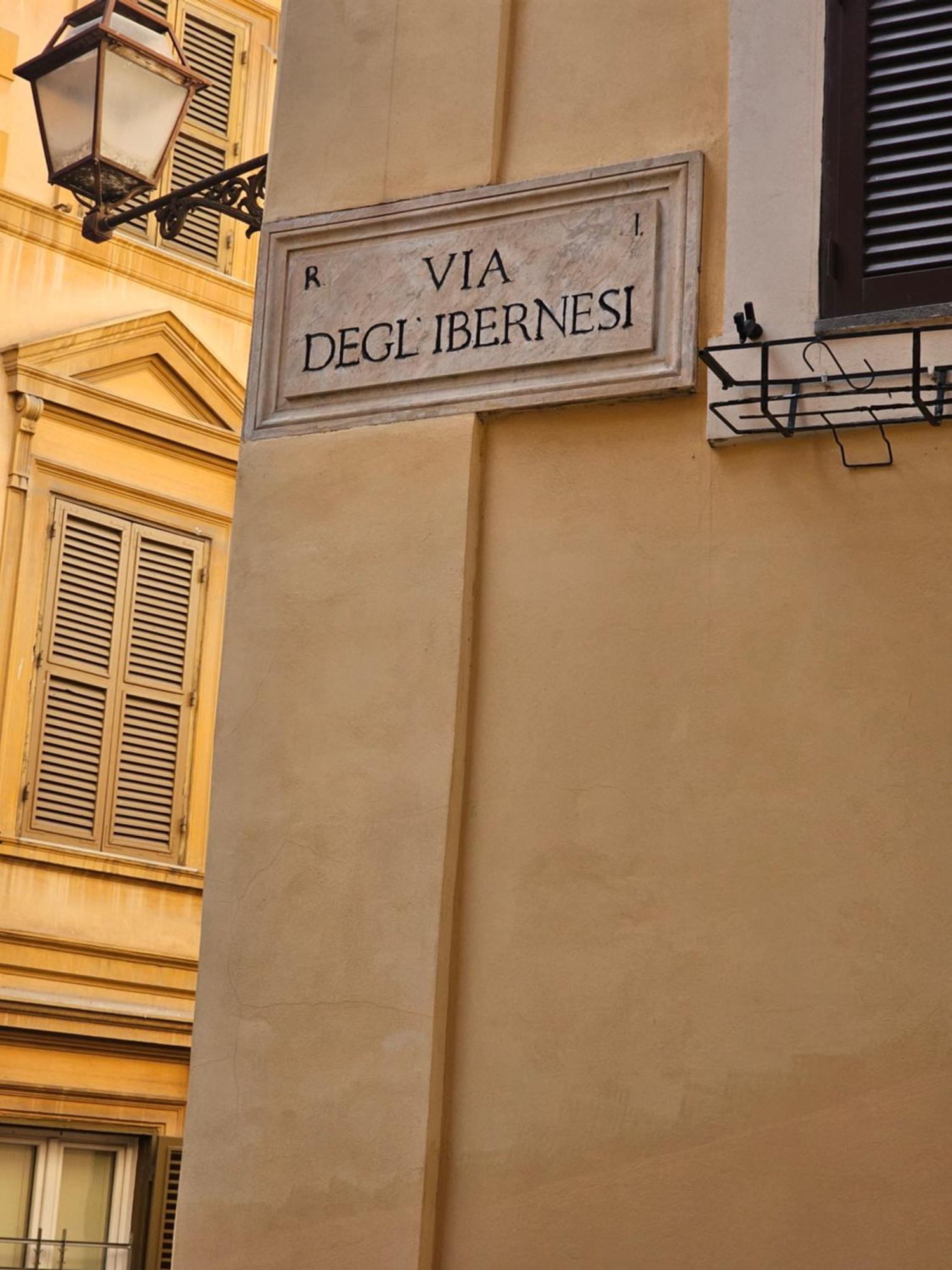 Domus Ibernesi Apartment *
