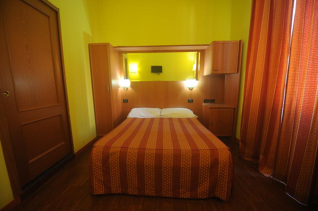 Hotel Lella 2*