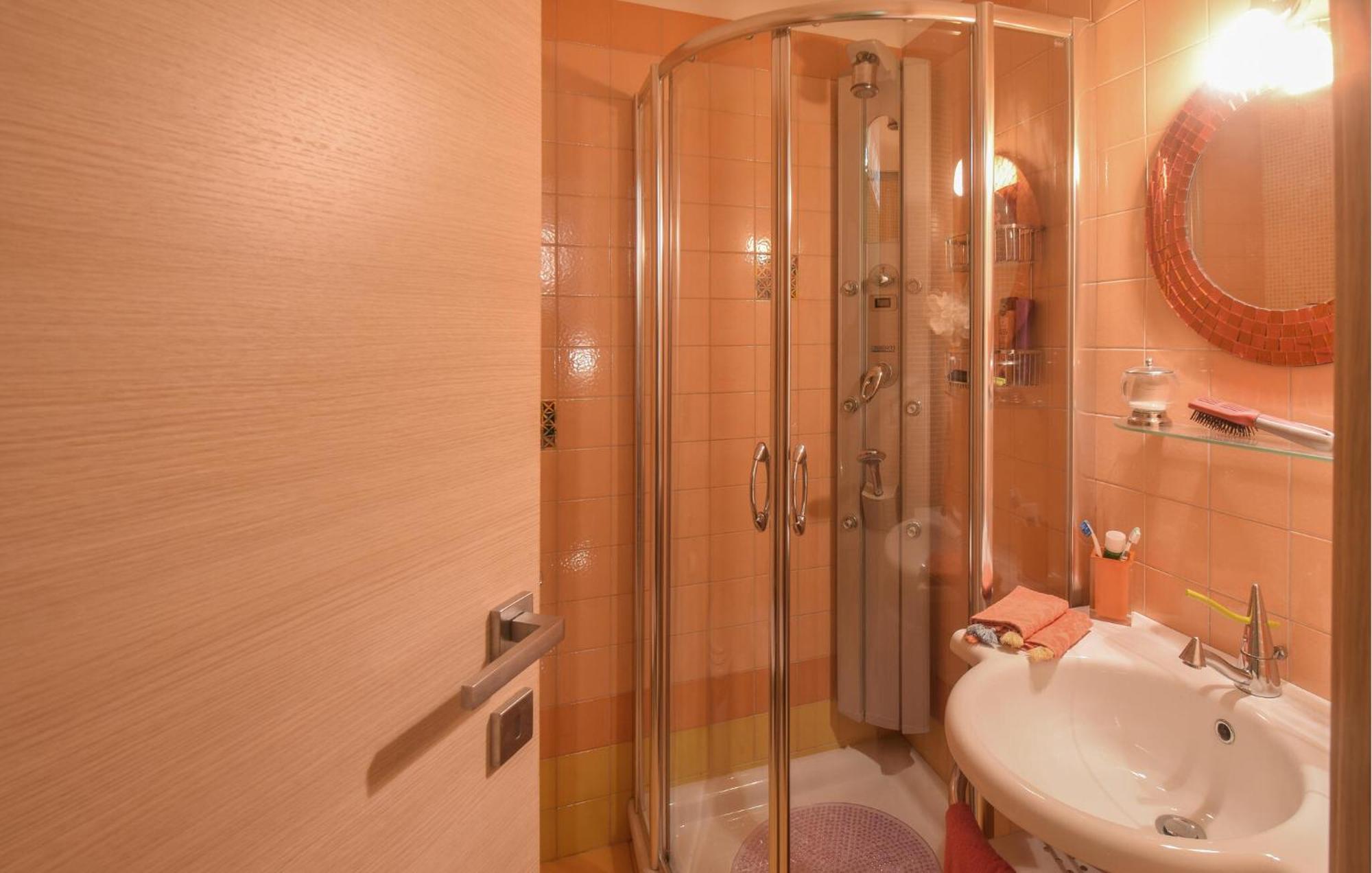 Hébergement de vacances 6 Bedroom Awesome In Rome