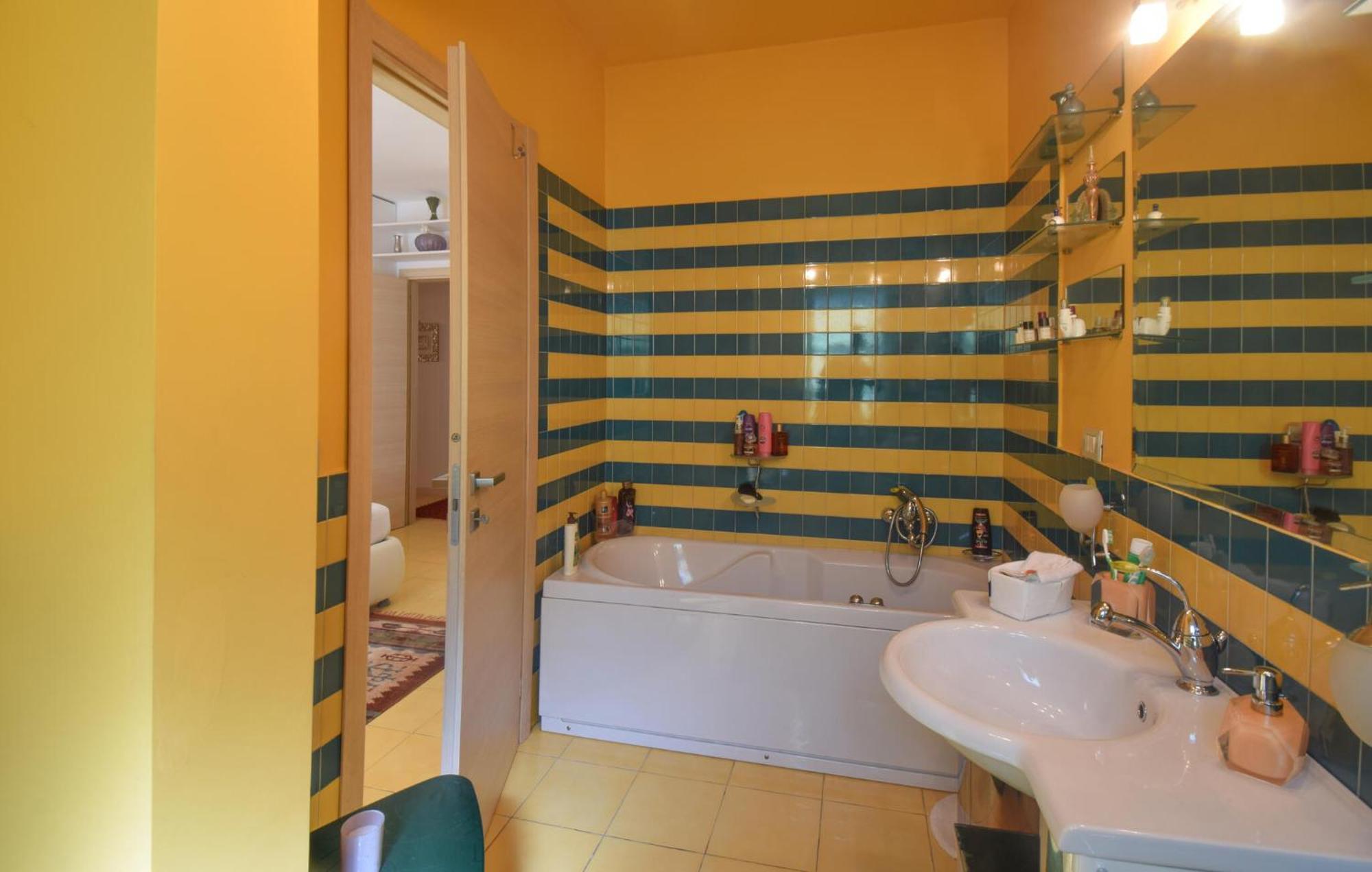 6 Bedroom Awesome In * Rome