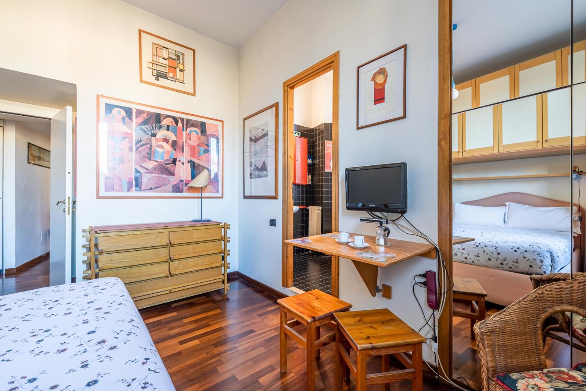 New Trastevere Home: Big, Elegant, Comfy Apartment Rome