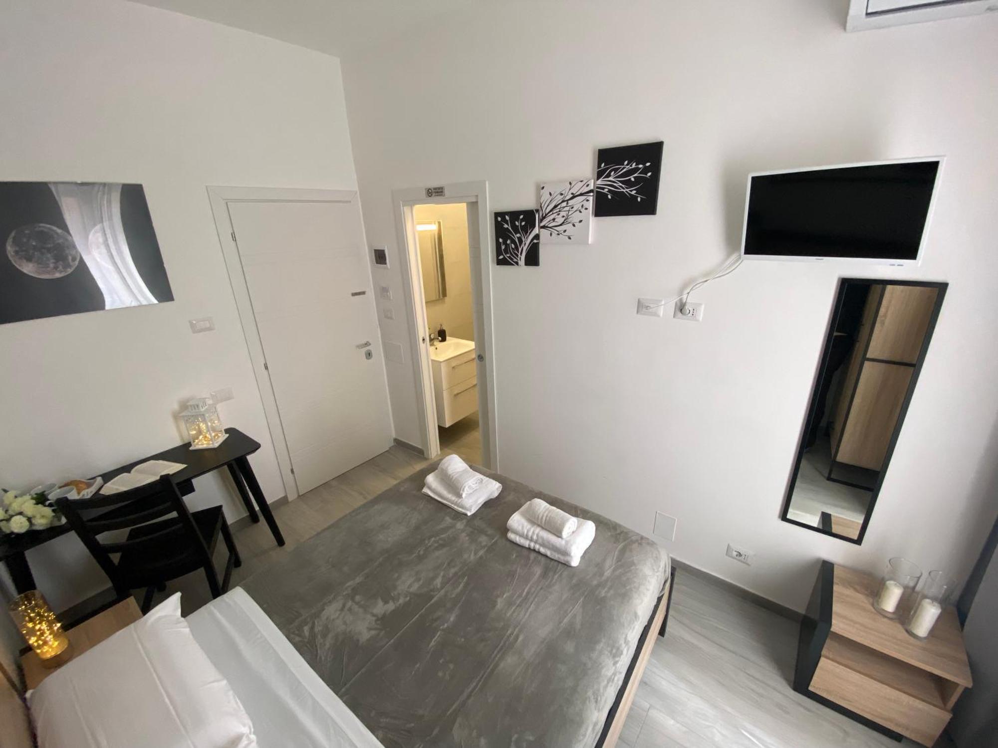 Centro Citta' Softrooms-metro' A 1 Metro Guest house
