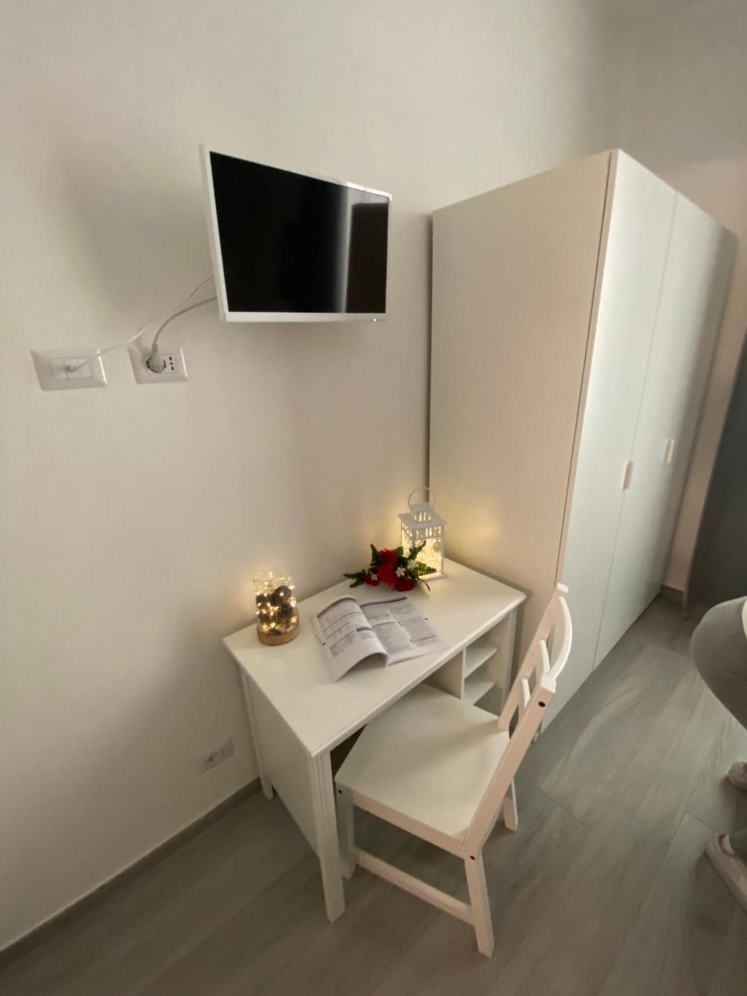 Centro Citta' Softrooms-metro' A 1 Metro Guest house