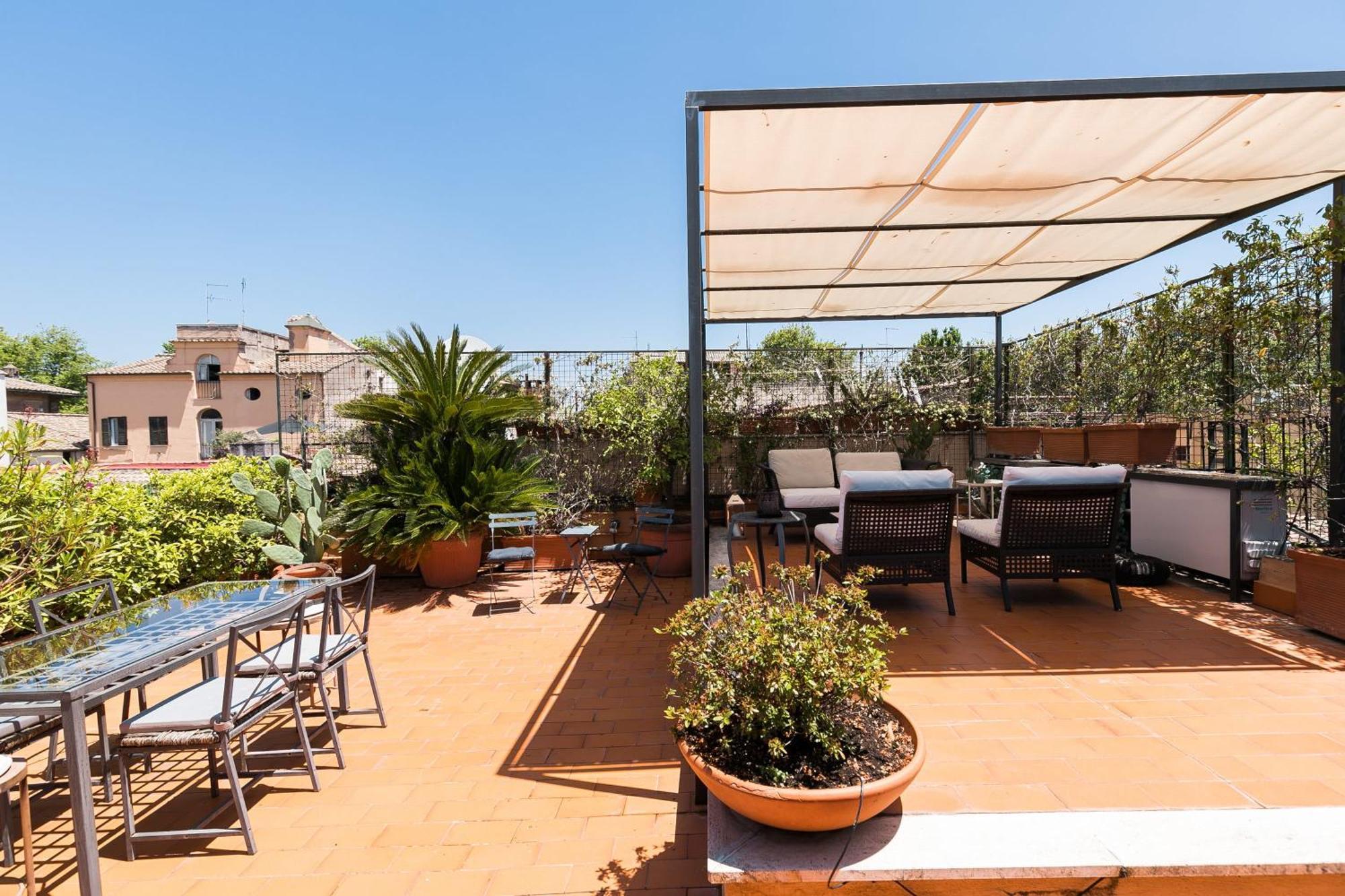 Trastevere Charming Penthouse Apartment Rome
