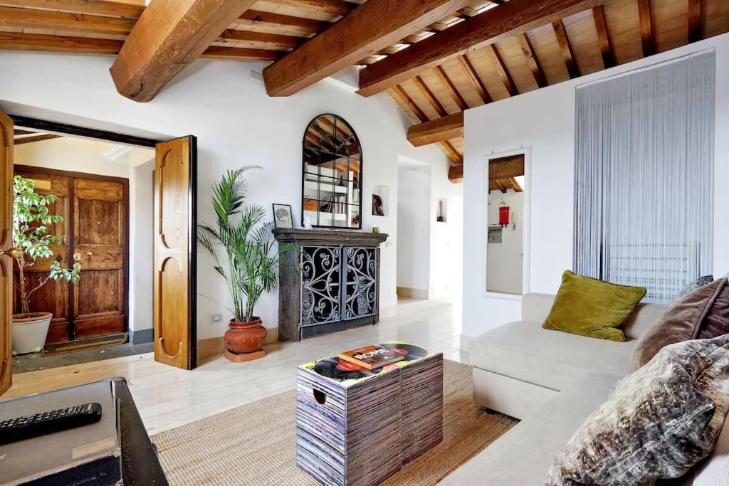 Pantheon Stylish Attic * Rome