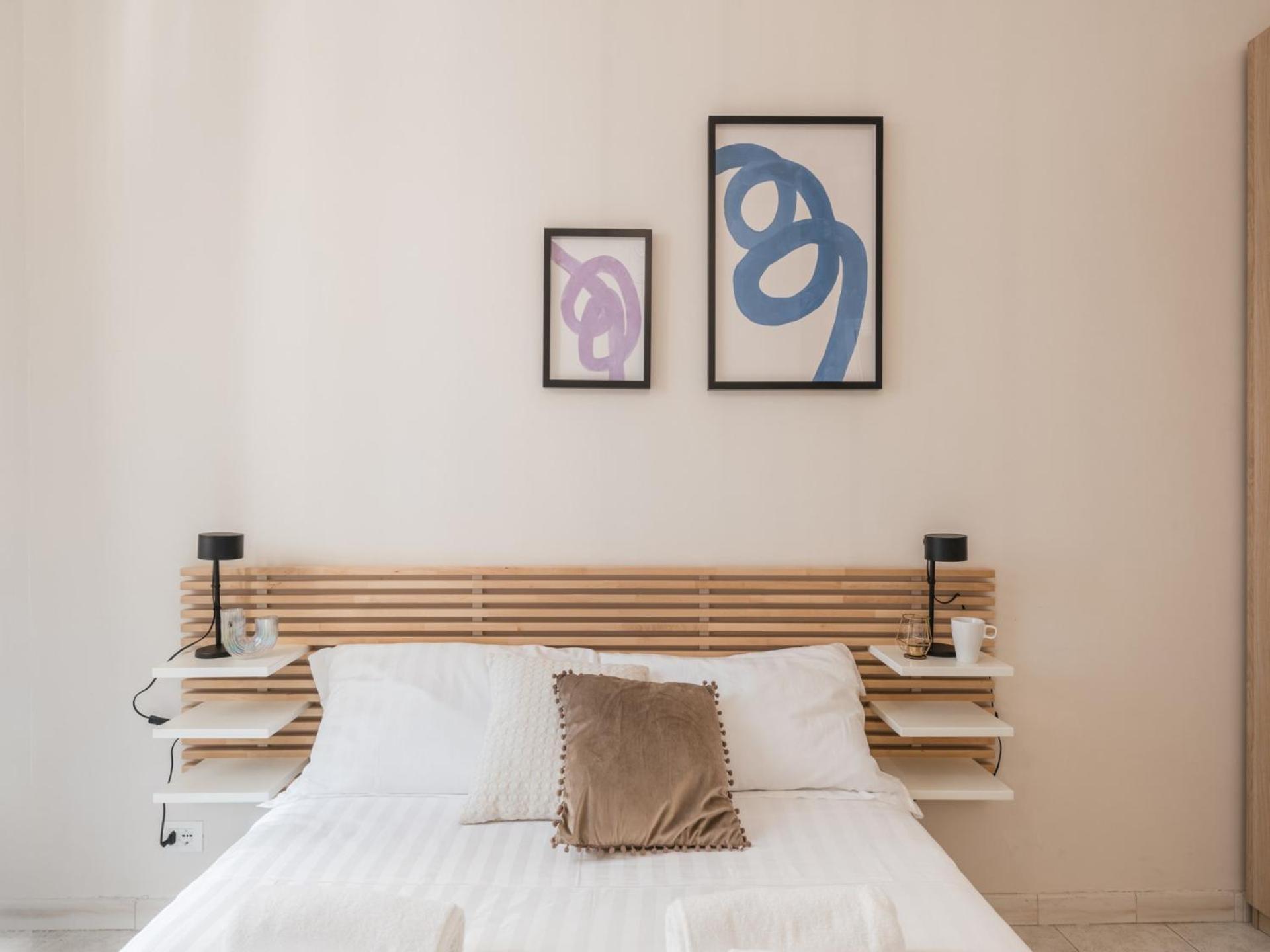 The Rent - Spacious One-bedroom Near Colosseum Apartment