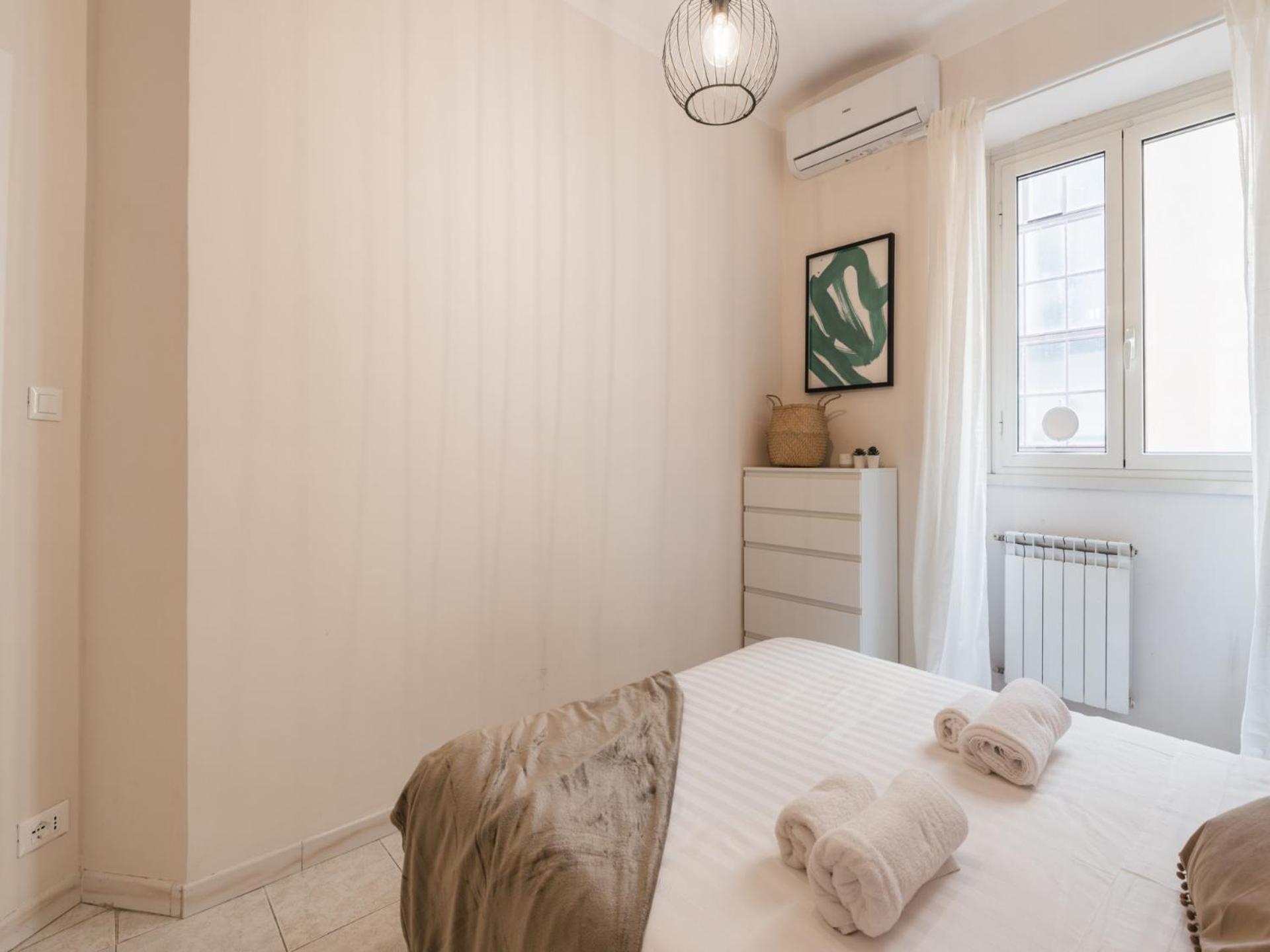 The Rent - Spacious One-bedroom Near Colosseum * Rome