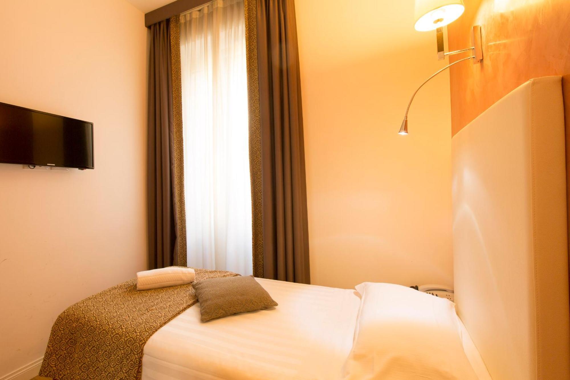 Floris Hotel 3*